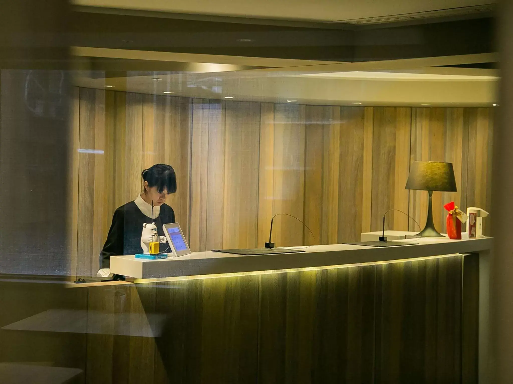 Staff, Lobby/Reception in Royal Inn Taipei Linsen - Huashan 1914 Creative Park