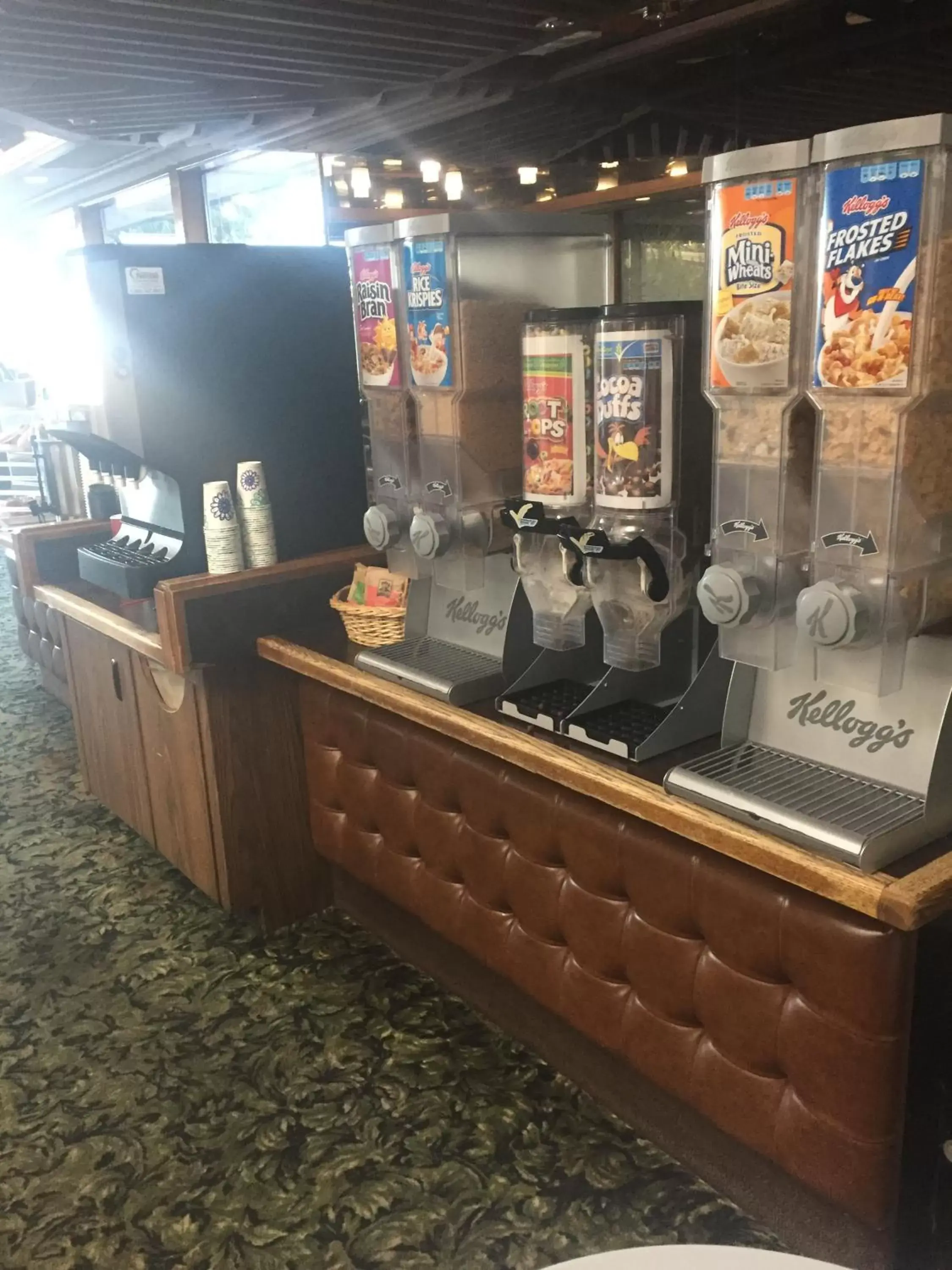 Food and drinks in Oyster Bay Inn & Suites
