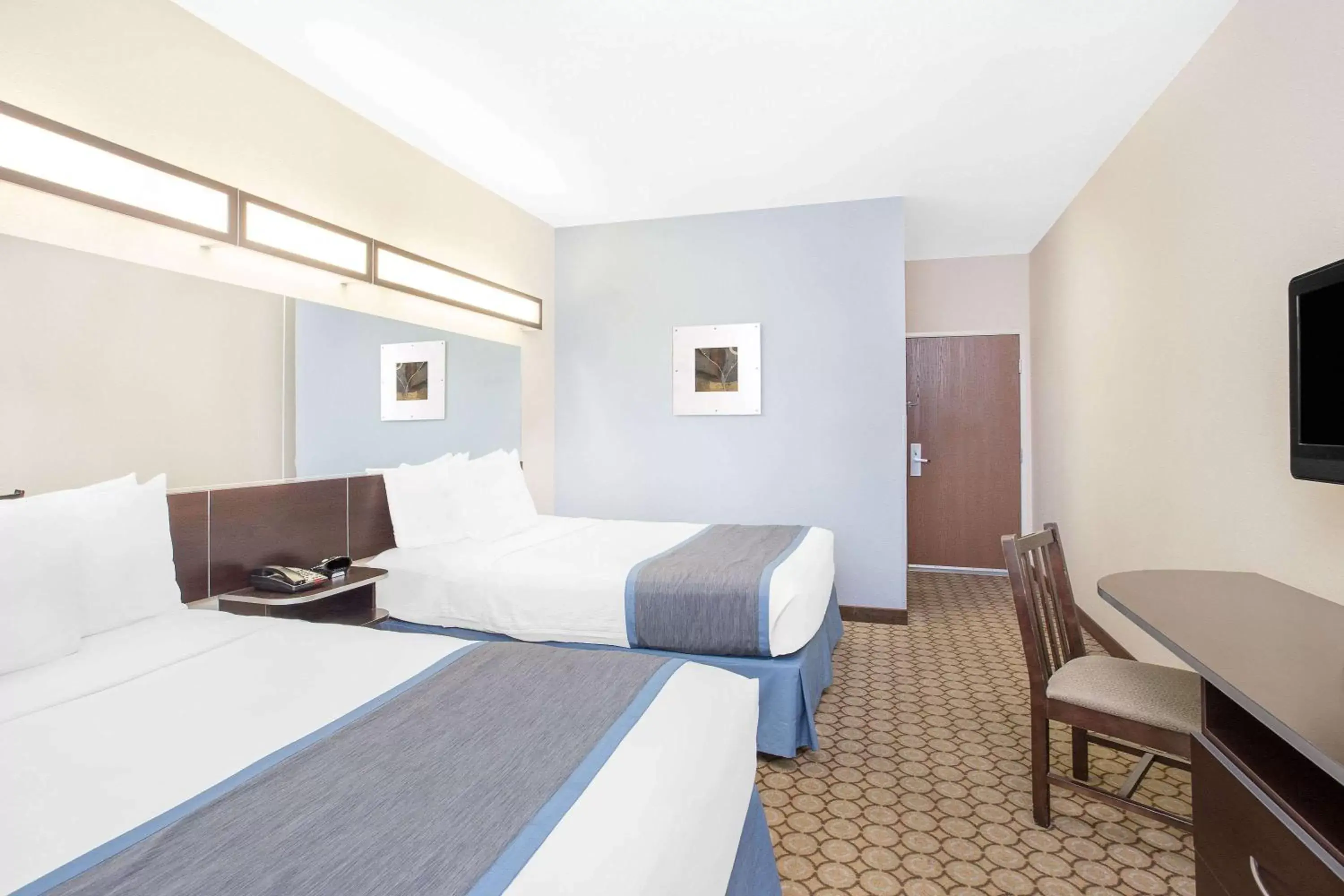 Photo of the whole room, Bed in Microtel Inn and Suites San Angelo