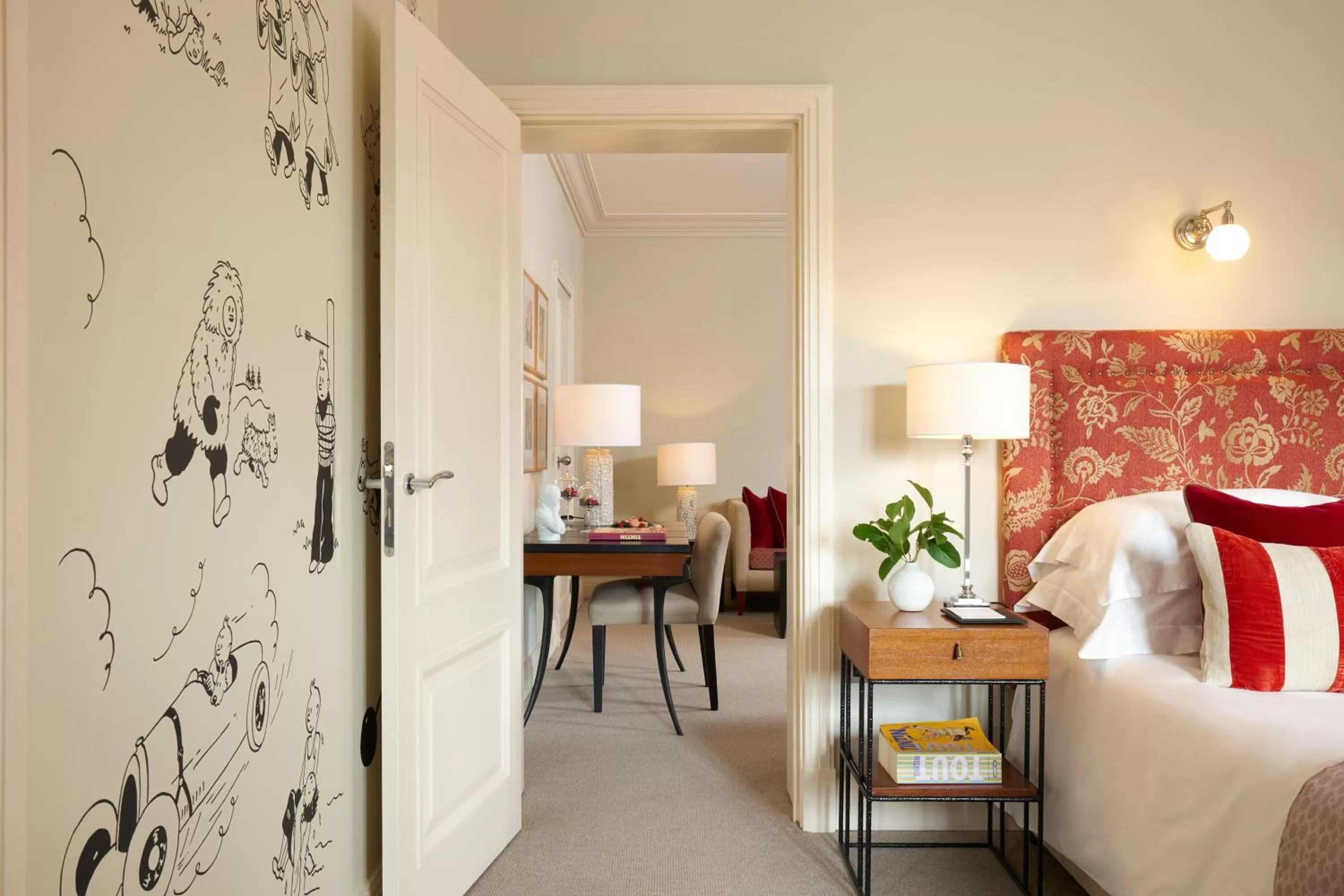 Living room, Bed in Hotel Amigo, a Rocco Forte Hotel