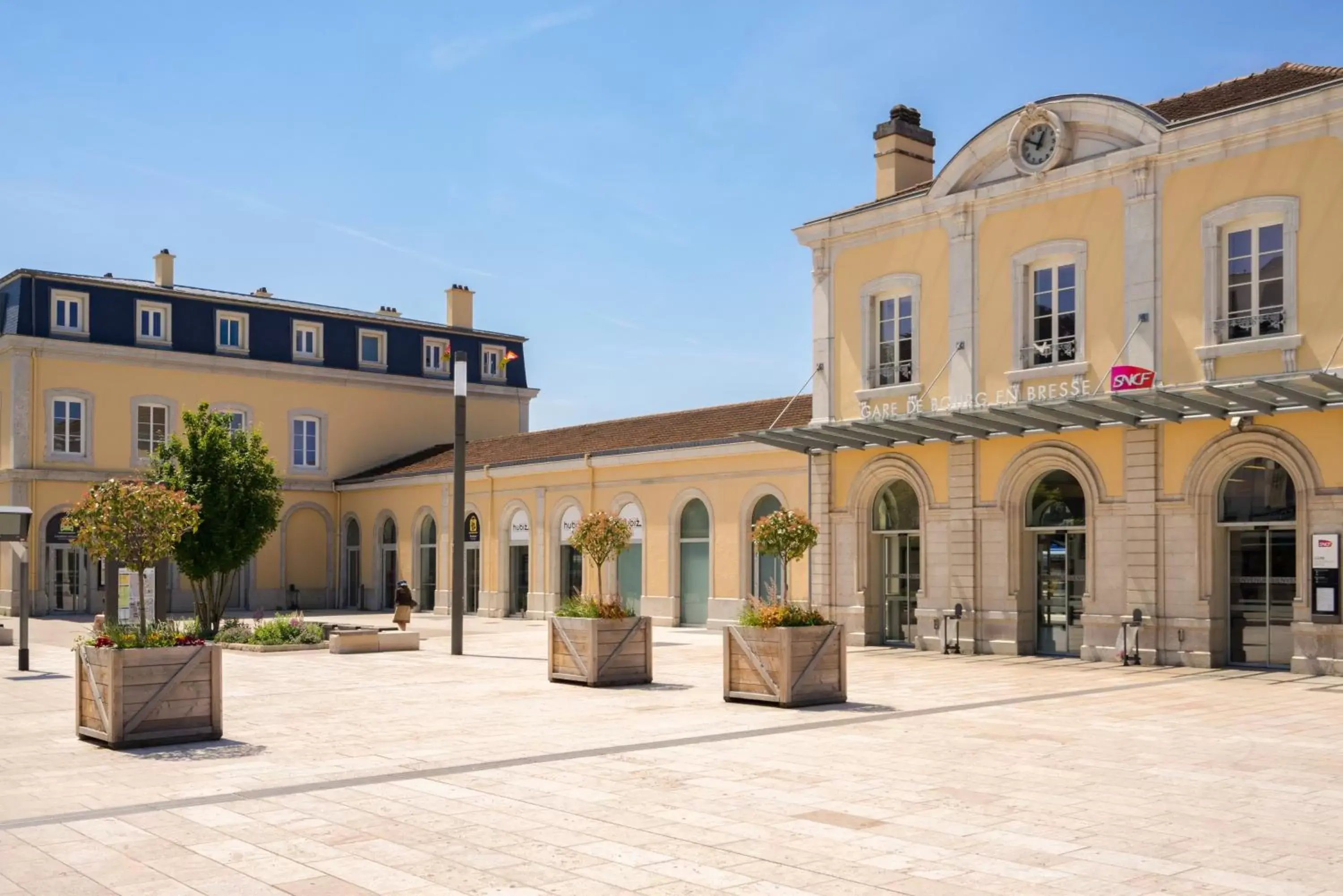 Nearby landmark, Property Building in The Originals Boutique, Hôtel Terminus, Bourg-en-Bresse Gare (Qualys-Hotel)