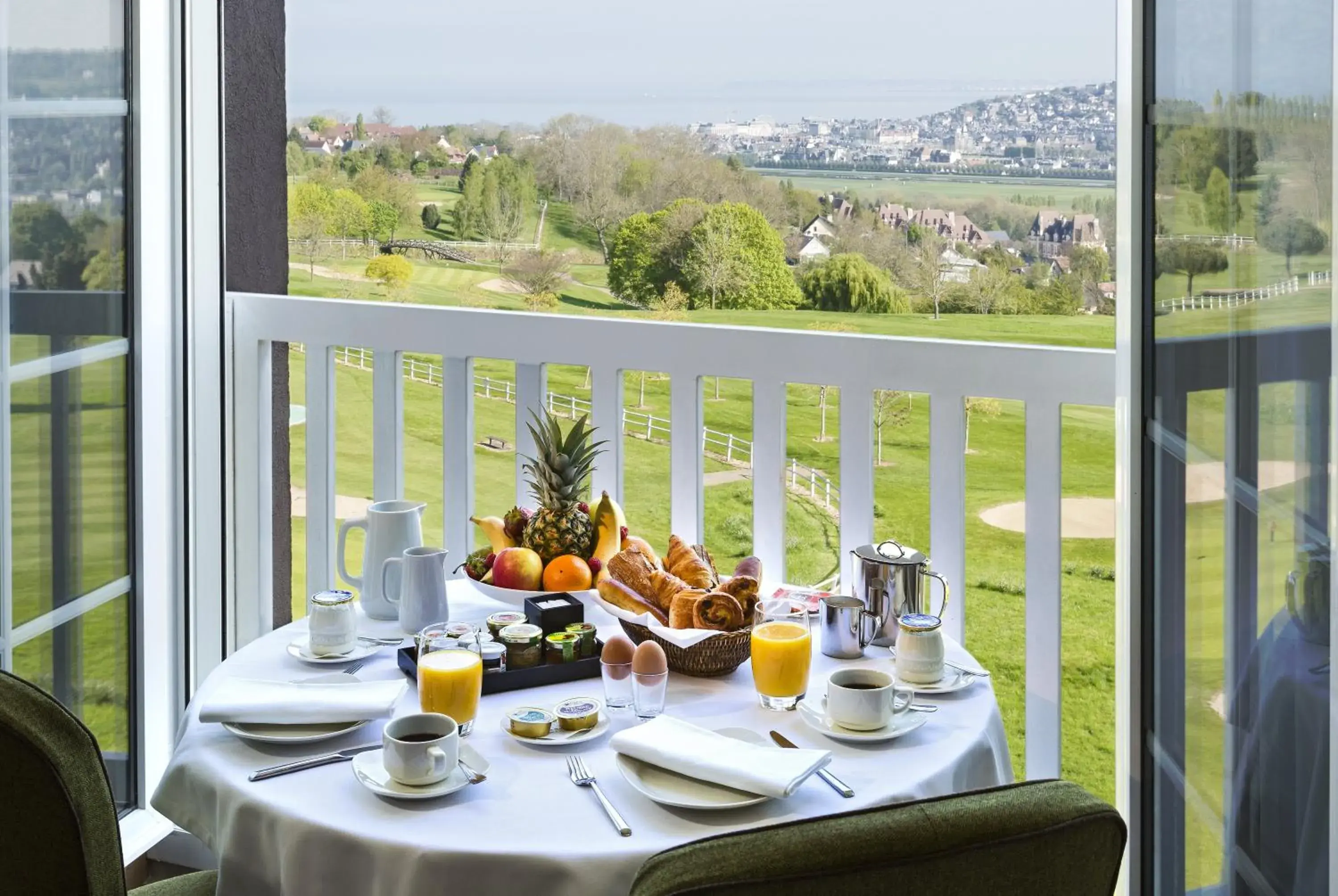 Bedroom, Balcony/Terrace in Hôtel Barrière L'Hôtel du Golf