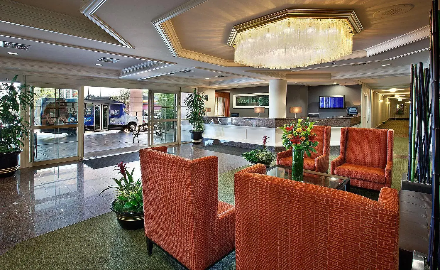 Lobby or reception, Lounge/Bar in Coast Gateway Hotel