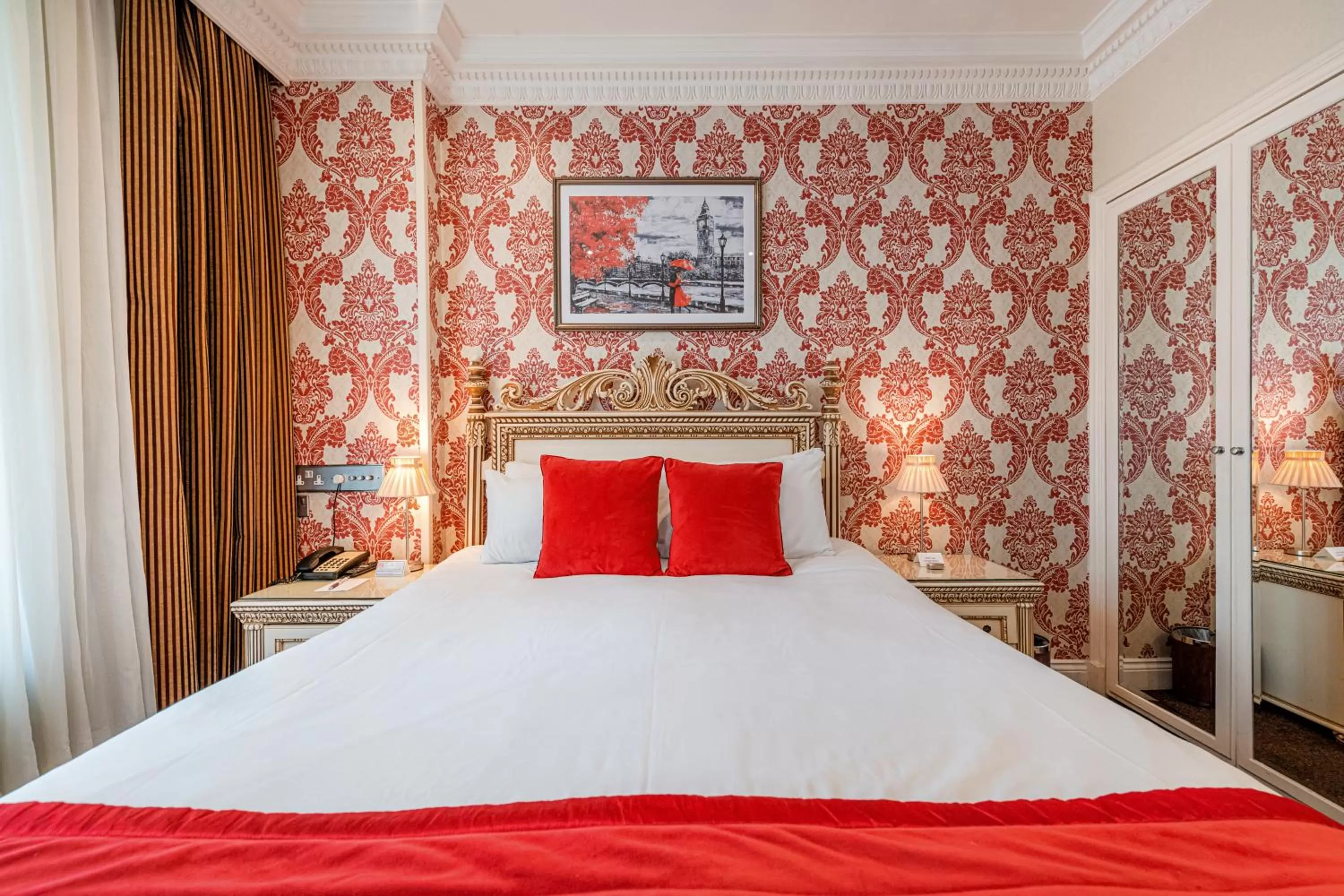 Bed in Ashburn Hotel