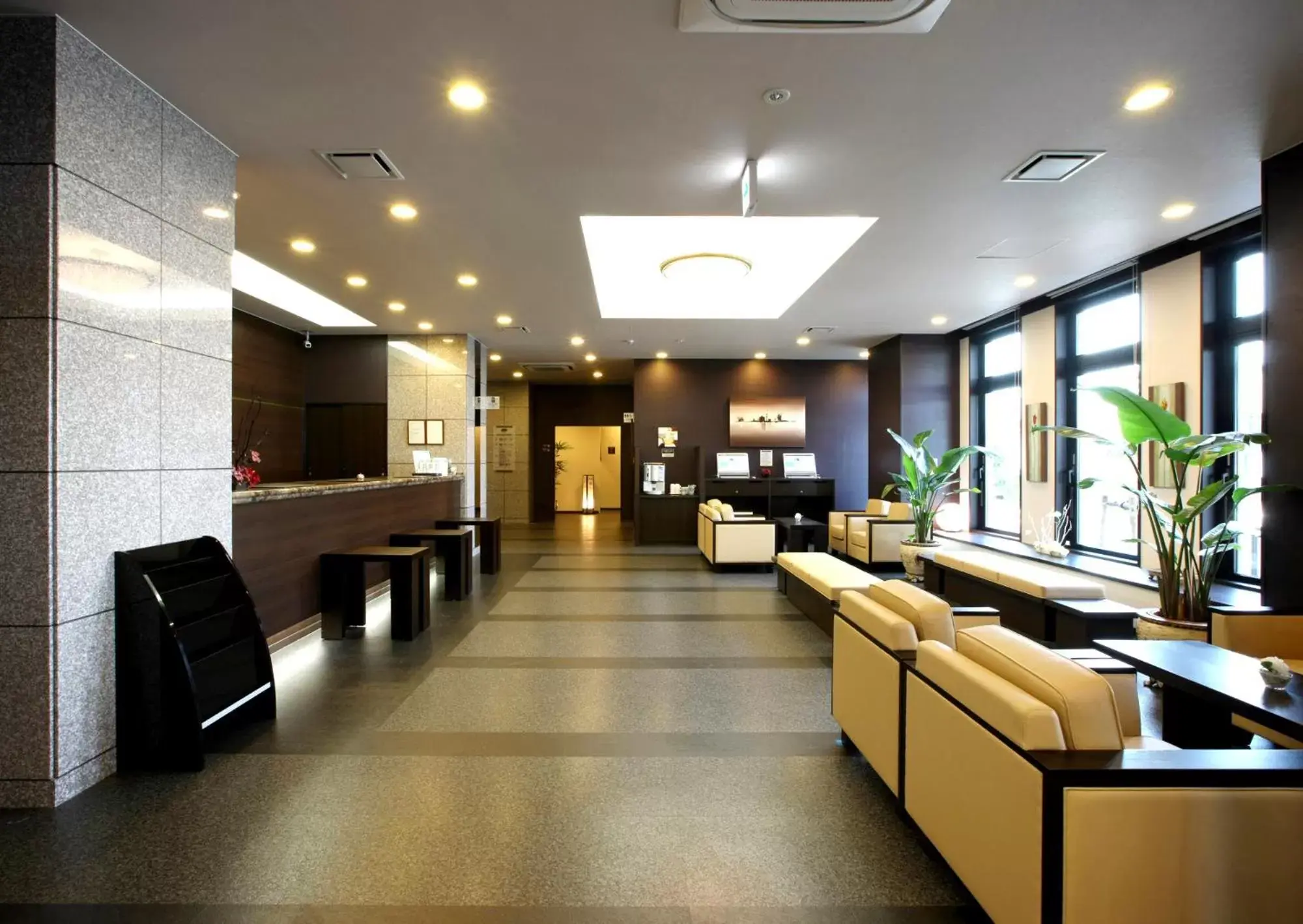 Lobby or reception in Hotel Route-Inn Handakamezaki Lobby or reception in Hotel Route-Inn Handakamezaki