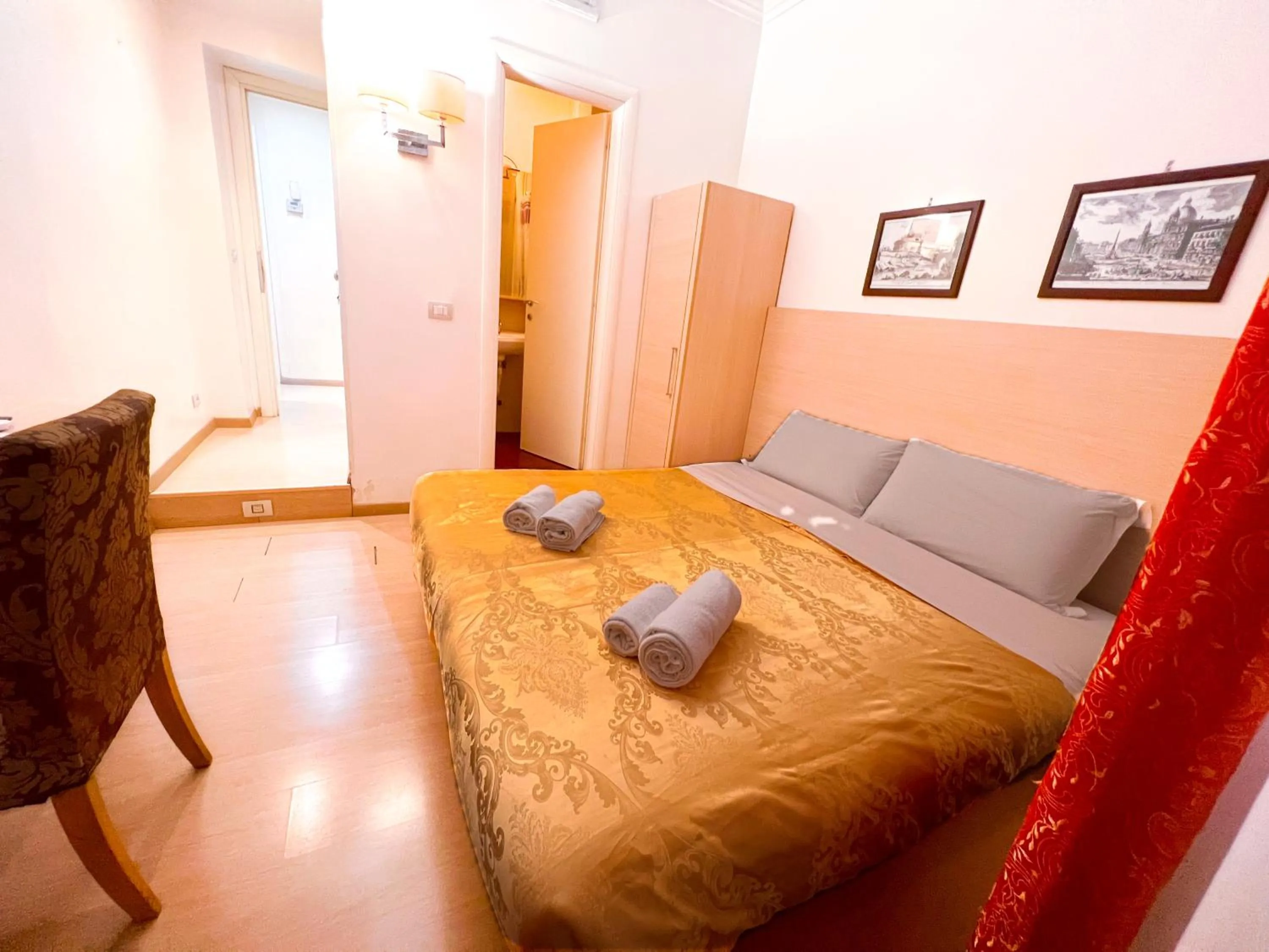 Photo of the whole room, Bed in Booking House Rome