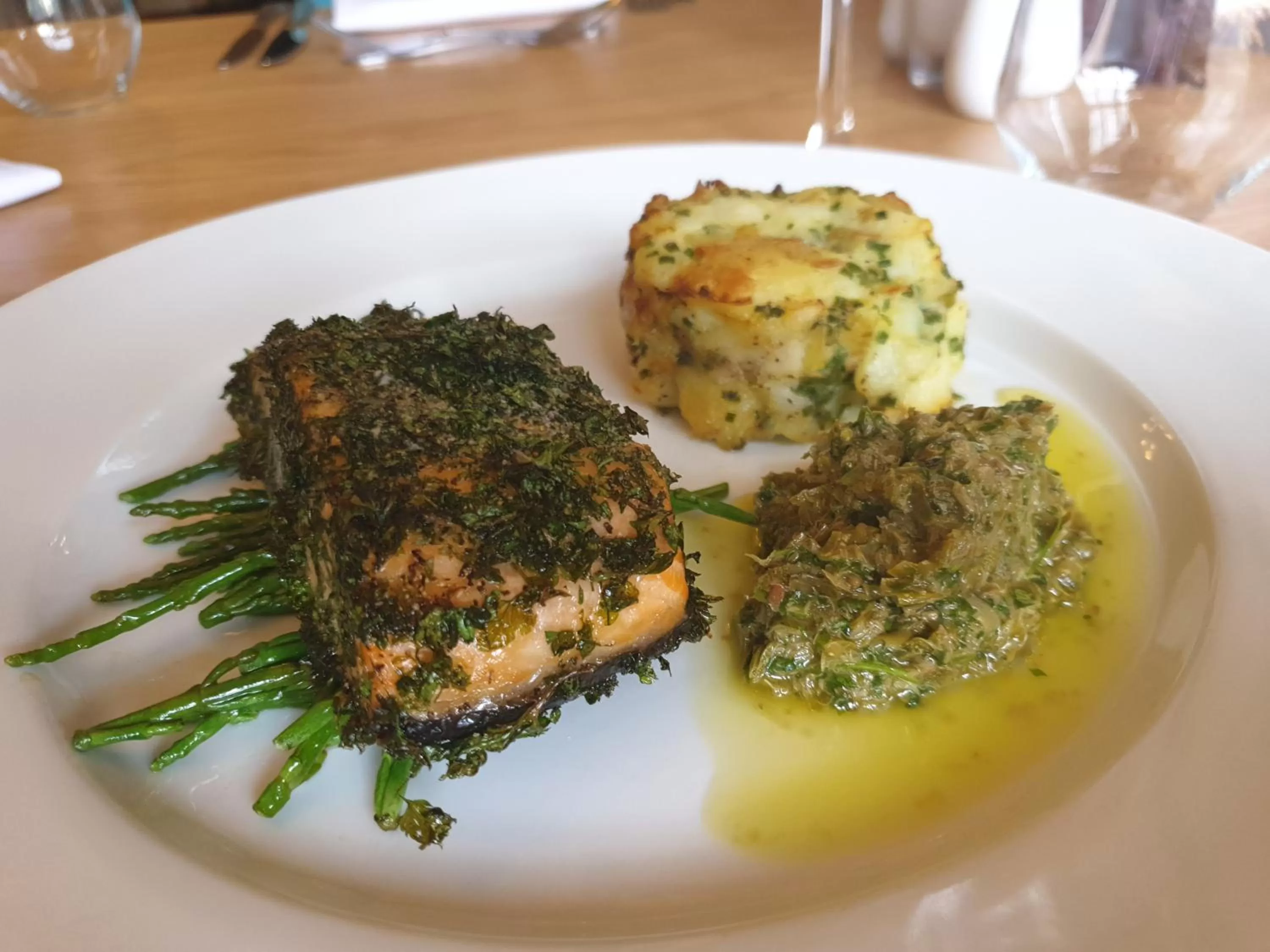 Restaurant/places to eat in De Rougemont Manor