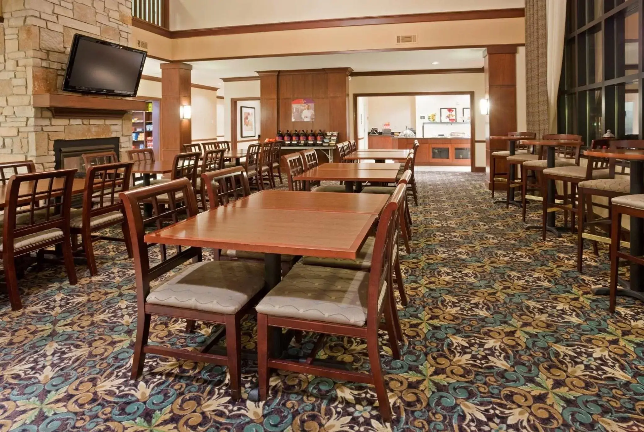 Restaurant/Places to Eat in Staybridge Suites Milwaukee West-Oconomowoc, an IHG Hotel