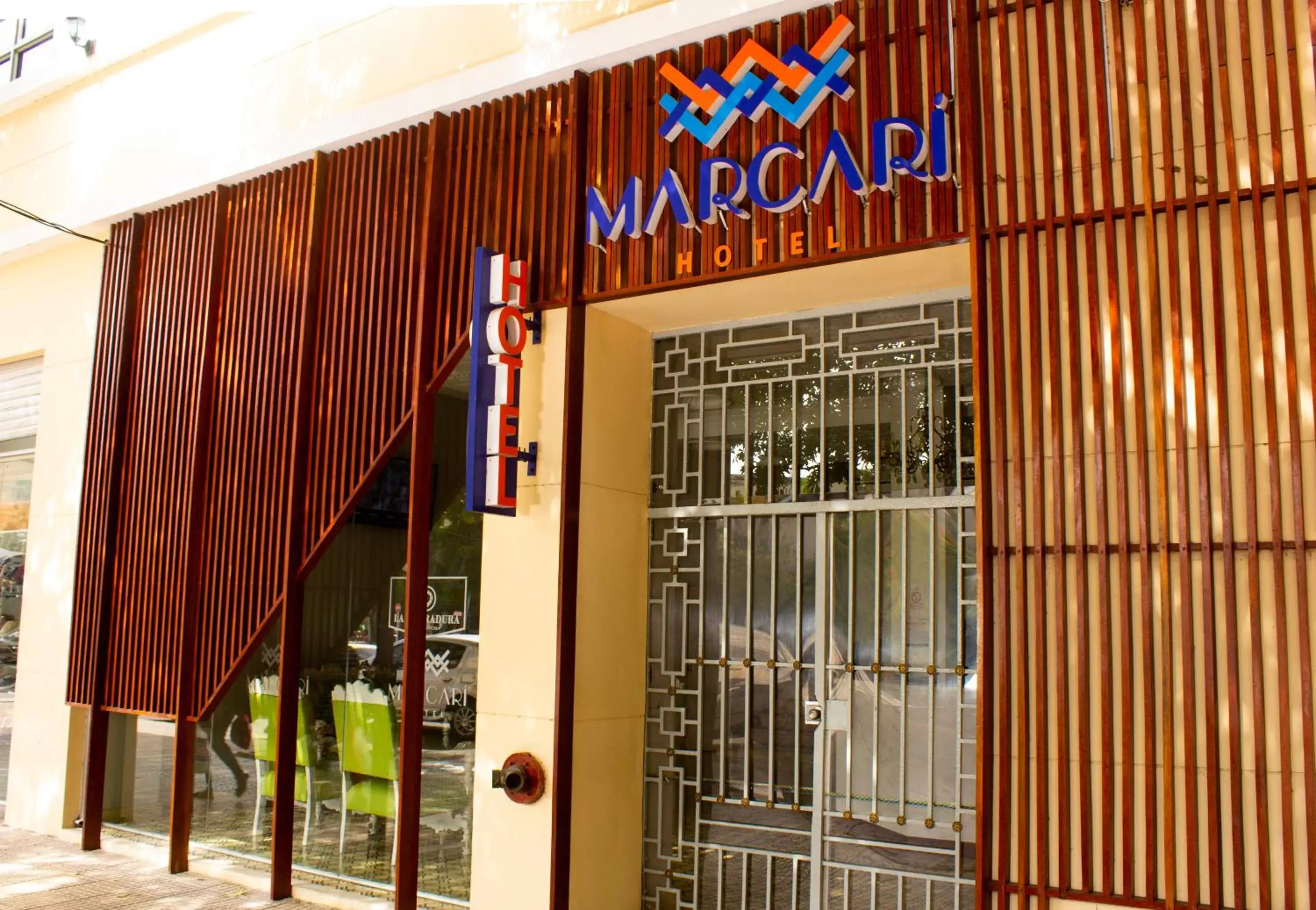 Facade/entrance in Hotel Med Centro - Marcari