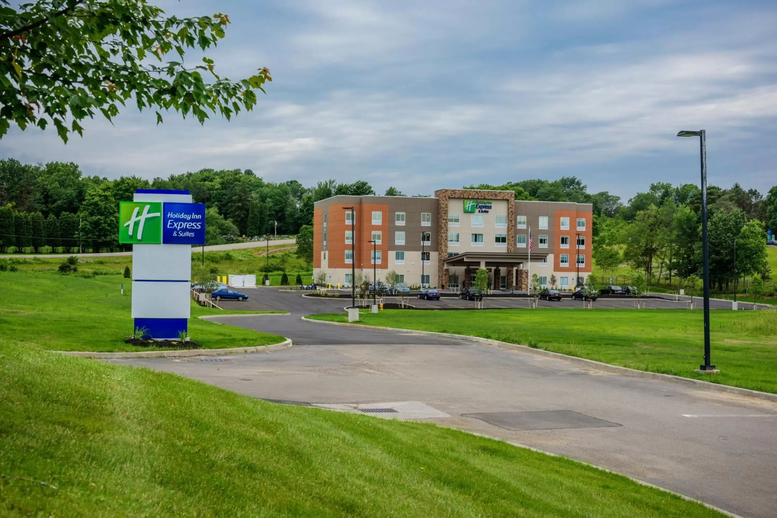 Property Building in Holiday Inn Express & Suites Jamestown, an IHG Hotel