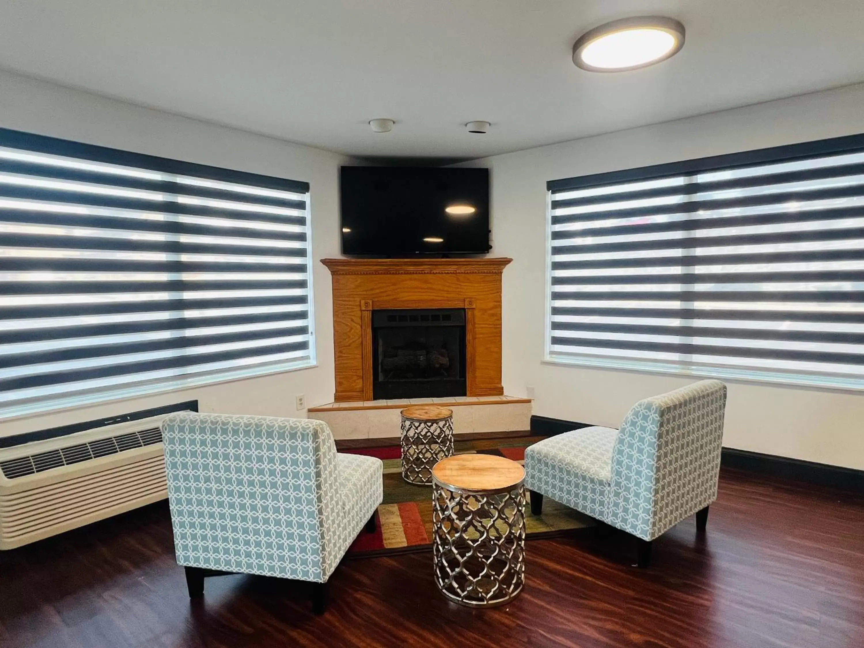 Lobby or reception, Seating Area in SureStay Plus Hotel Chattanooga Hamilton Place by Best Western