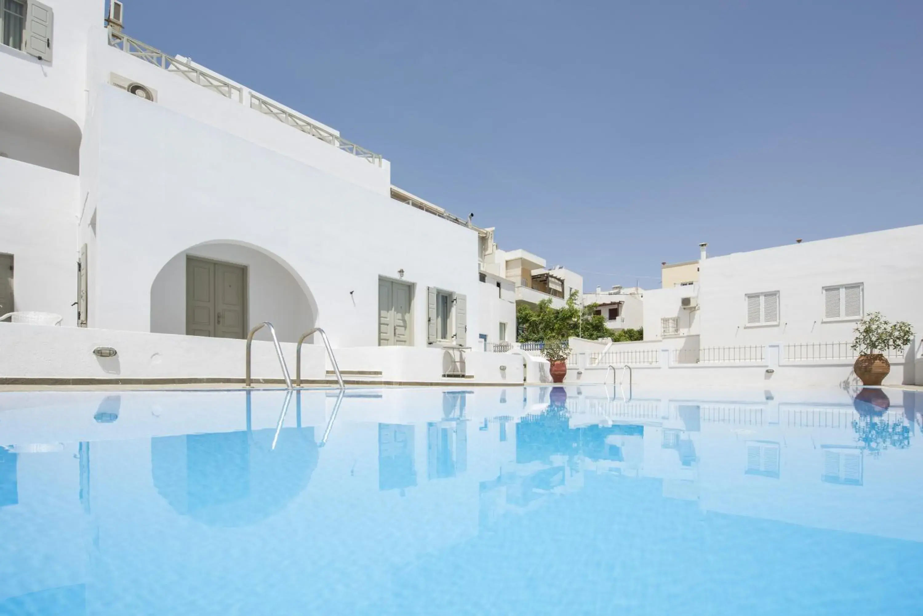 Property building, Swimming Pool in Nissos Thira