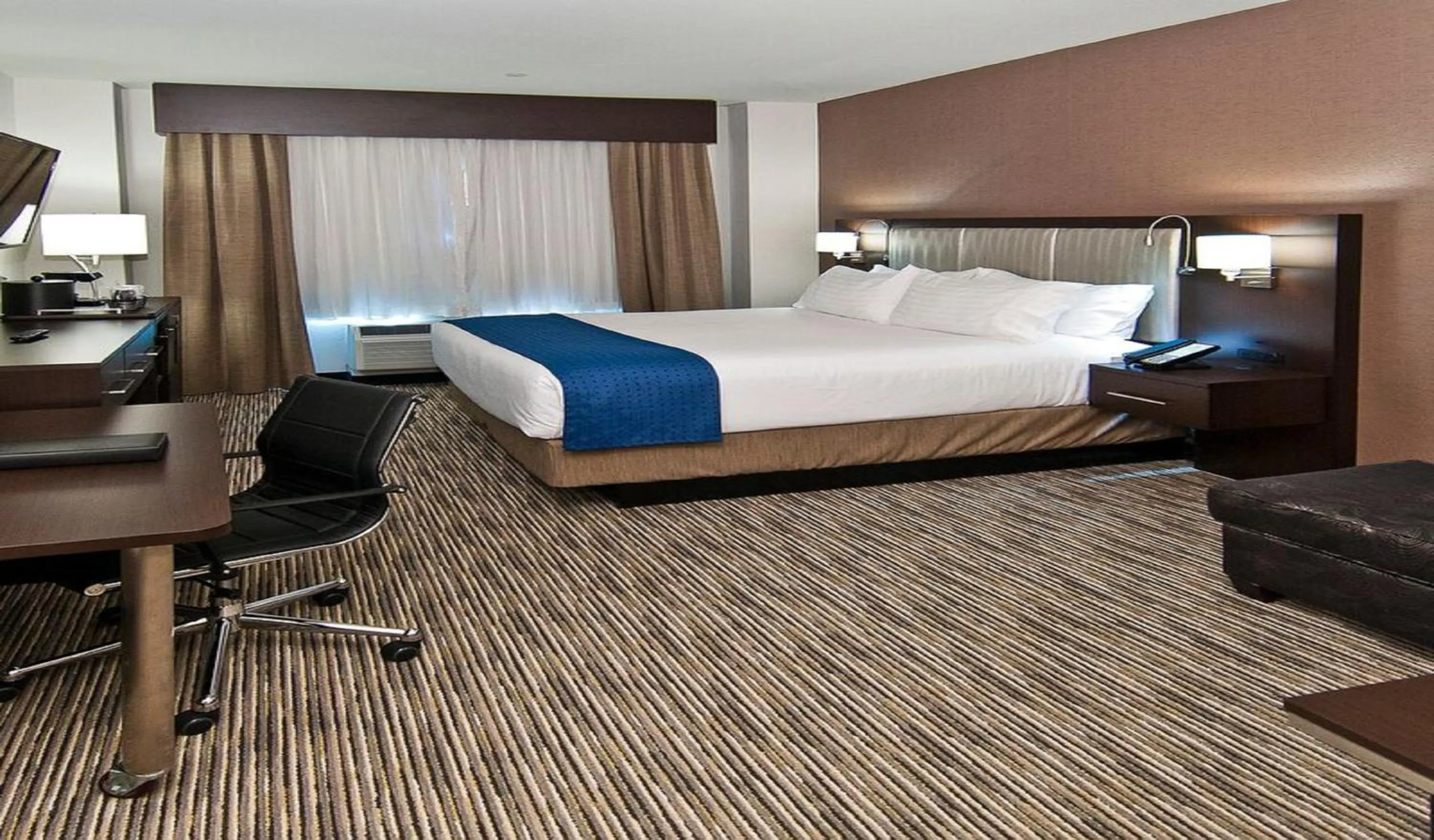 Photo of the whole room, Bed in Holiday Inn Austin Airport by IHG