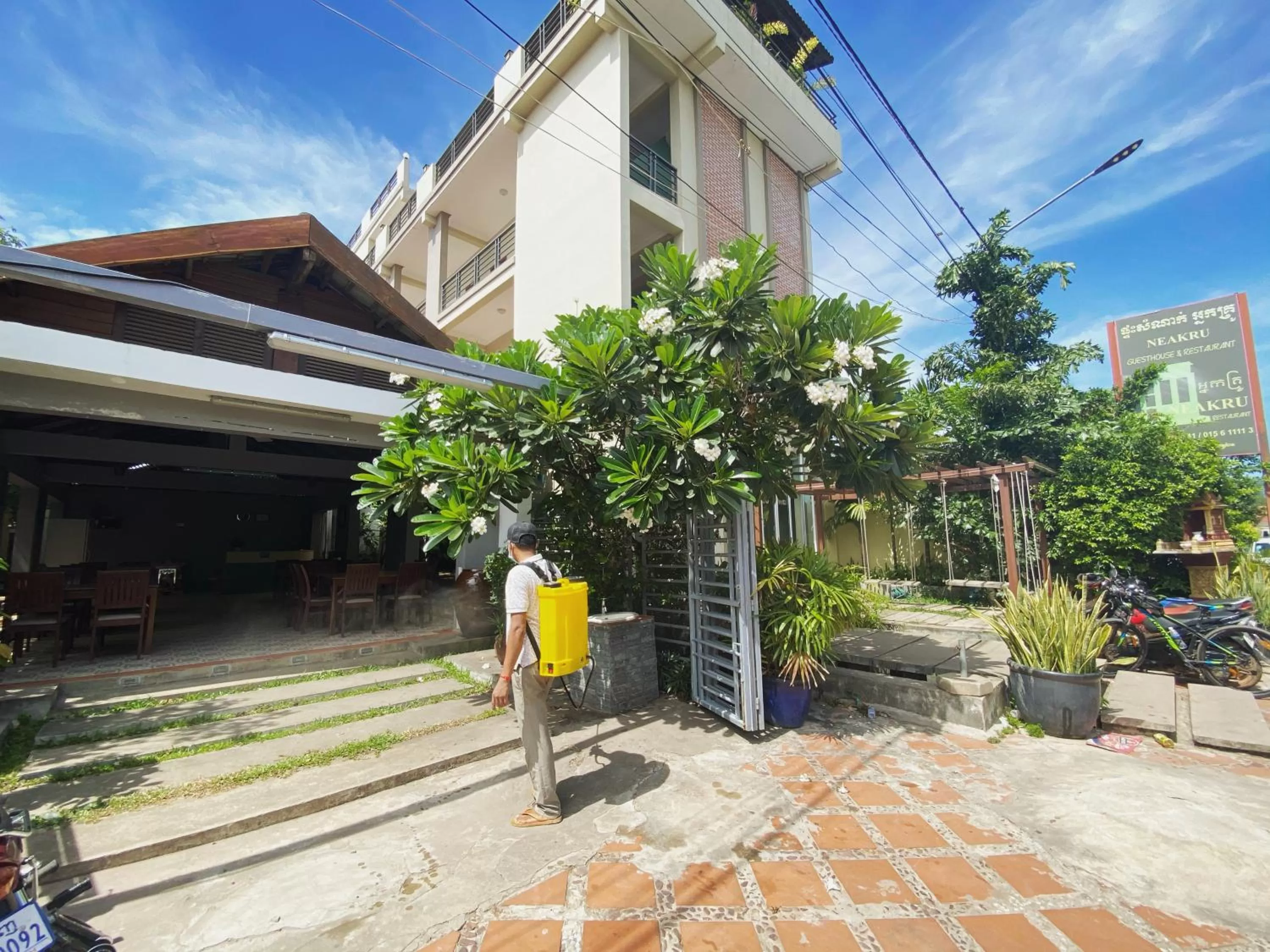 Neakru Guesthouse and Restaurant