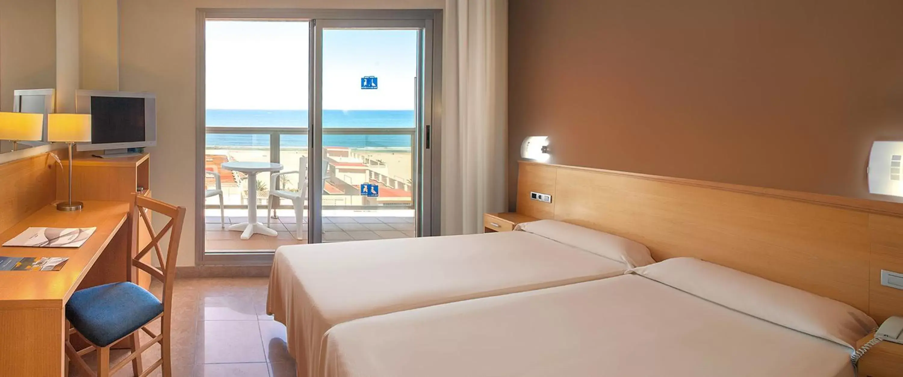 Double Room with Sea View and Terrace in Hotel RH Gijón & Spa