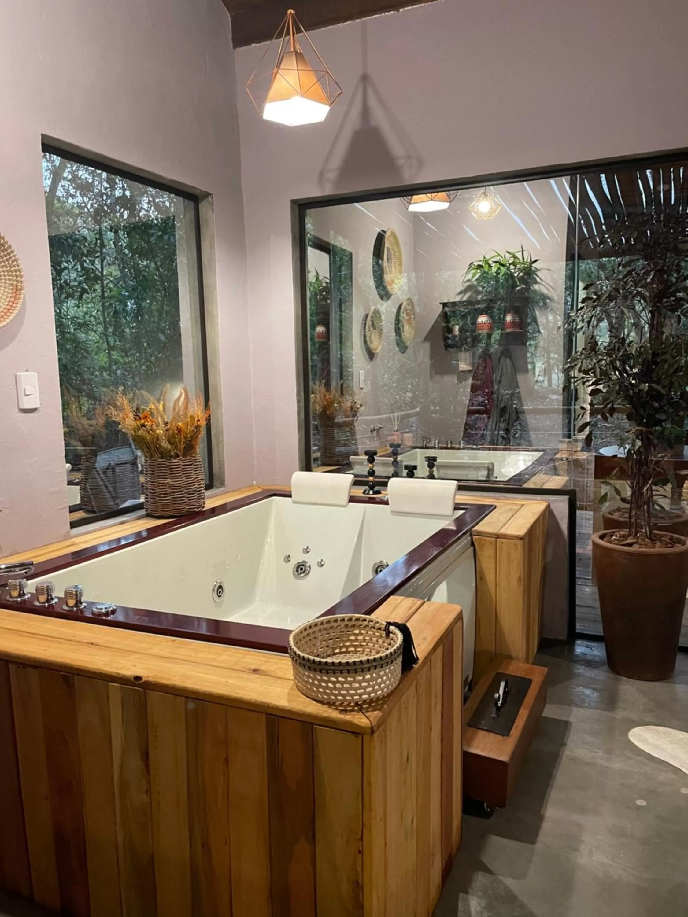 Hot Tub in Pousada Santa Thereza