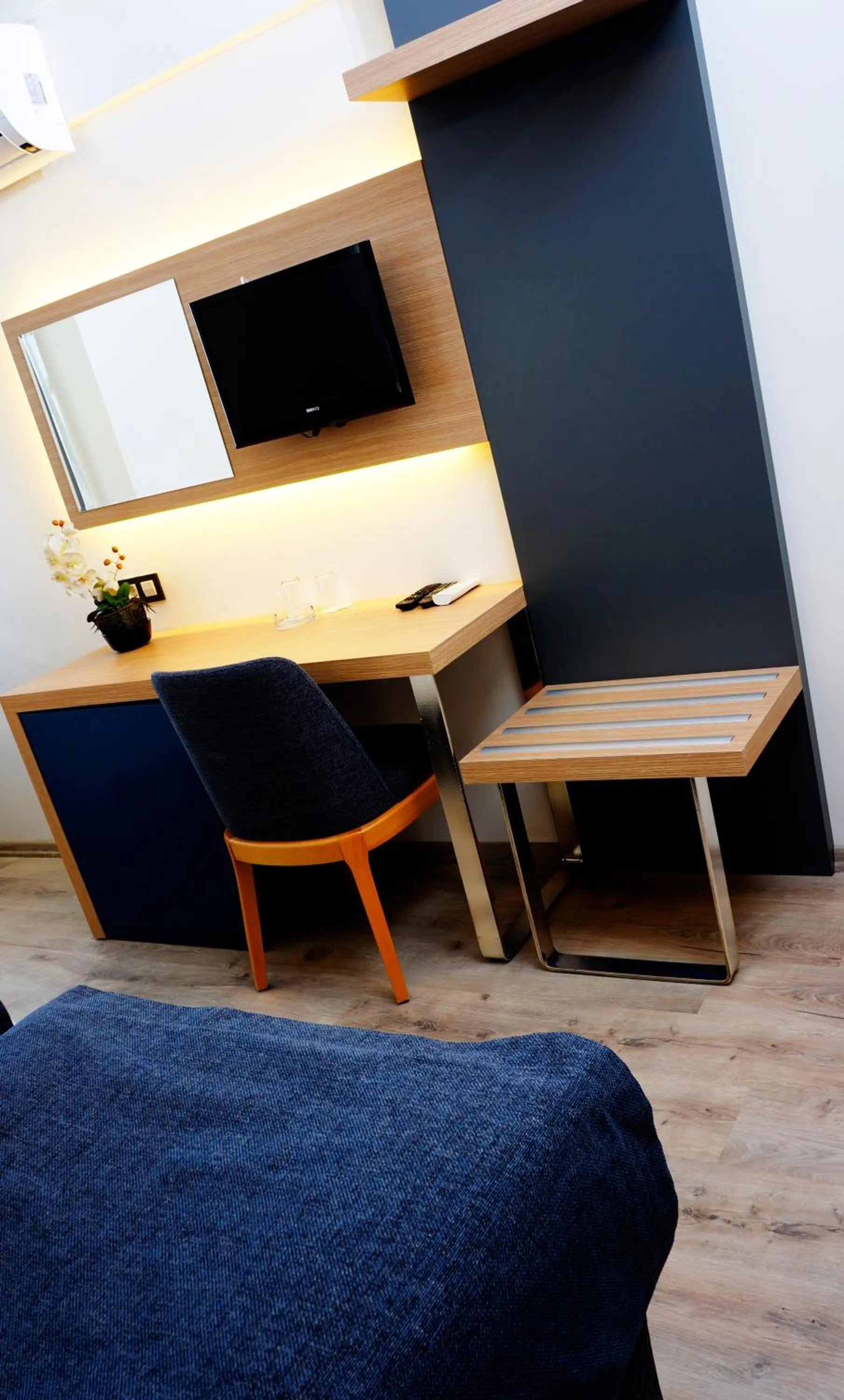 Photo of the whole room in Helen Hotel