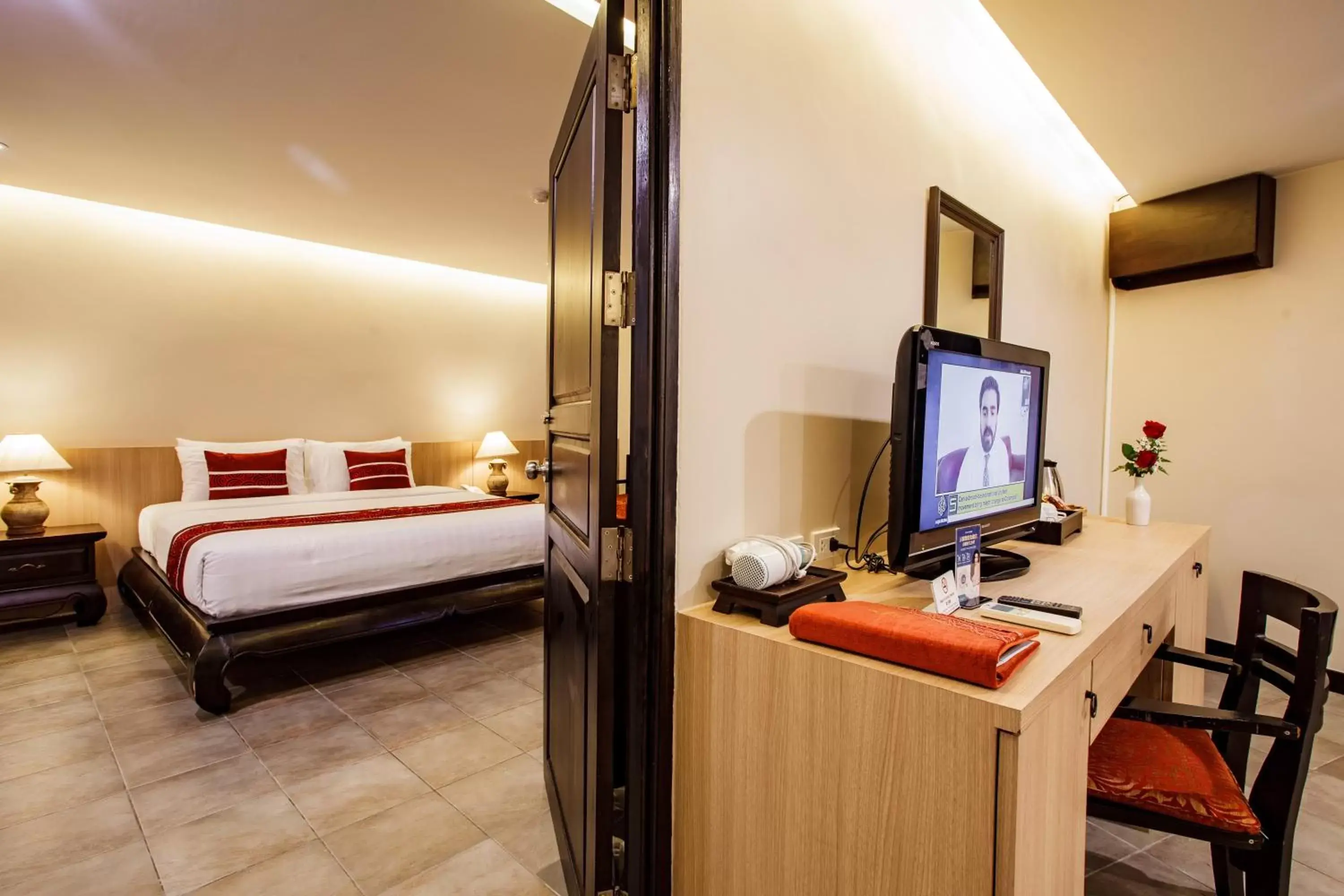 Bedroom, TV/Entertainment Center in Raming Lodge Hotel & Spa