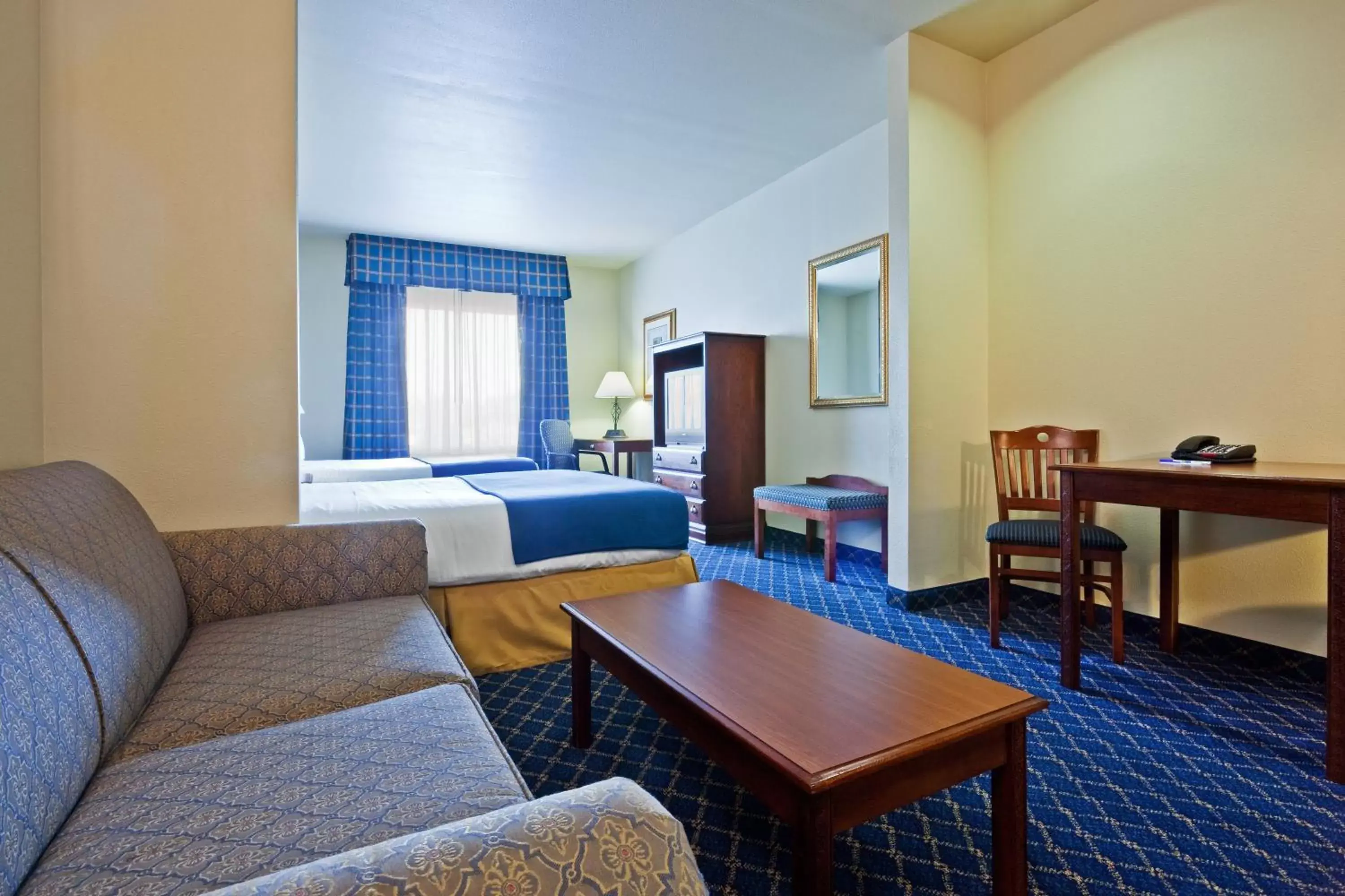 Photo of the whole room in Holiday Inn Express Hotel & Suites Paragould, an IHG Hotel