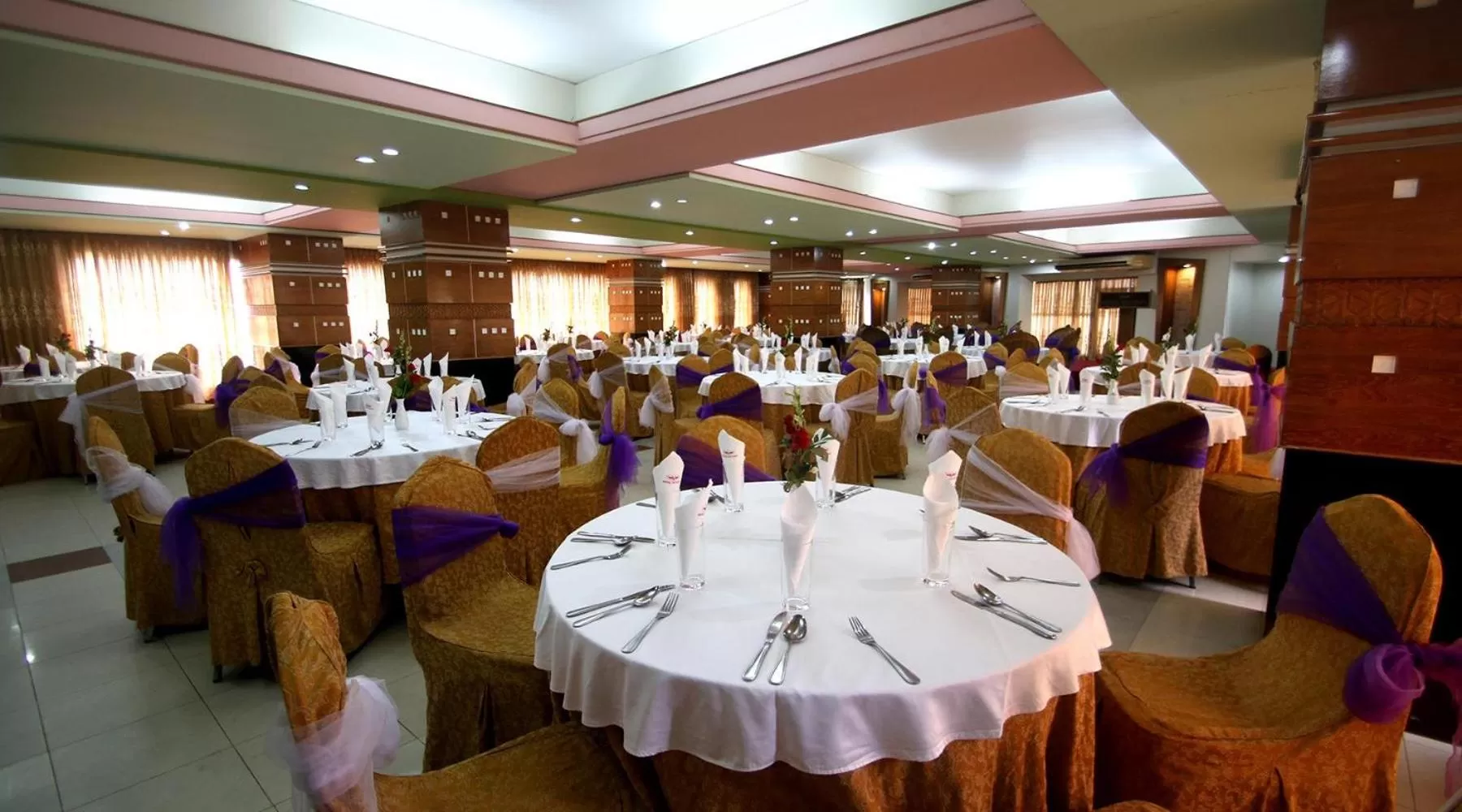 Restaurant/places to eat in Hotel Victory - Best in City Center