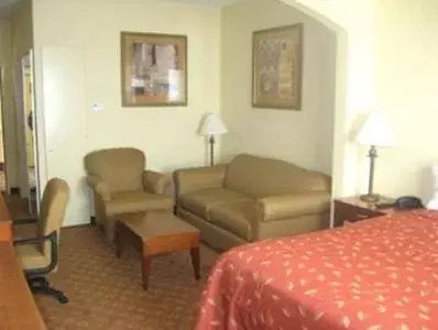 Bedroom, Seating Area in Americas Best Value Inn & Suites-Livingston