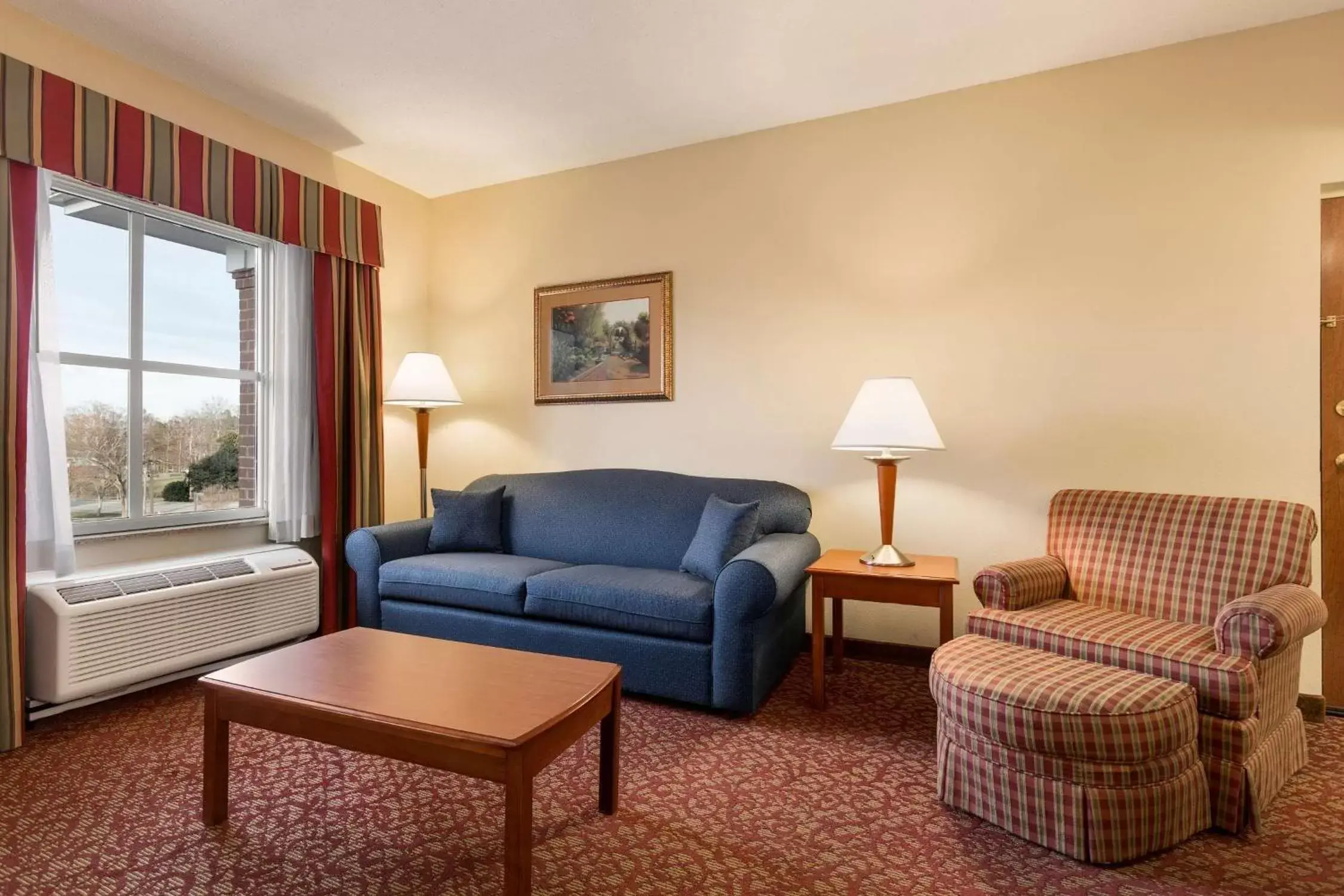 Living room, Seating Area in Hampton Inn & Suites Williamsburg Historic District