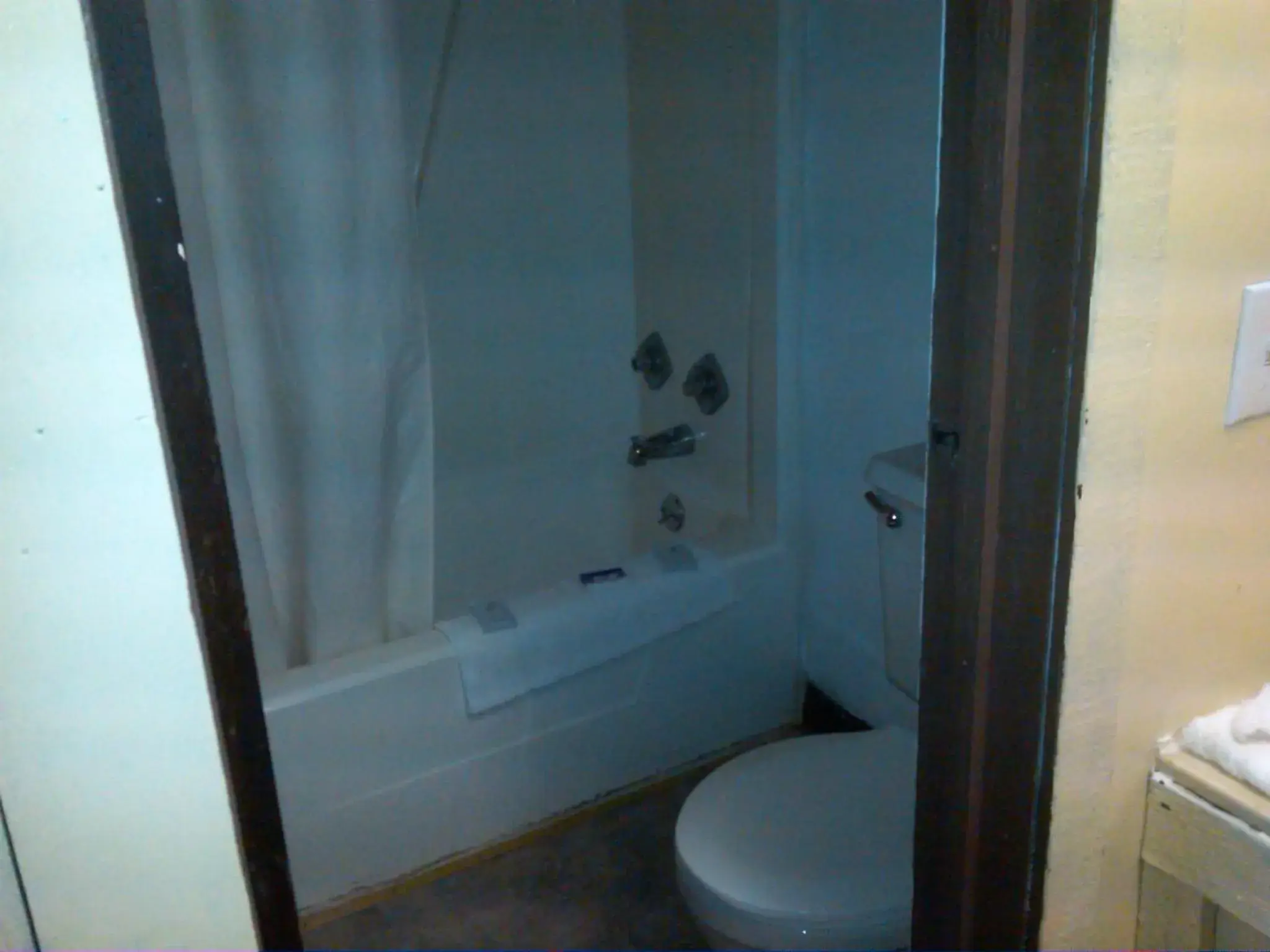 Bedroom, Bathroom in Knights Inn - Battle Creek