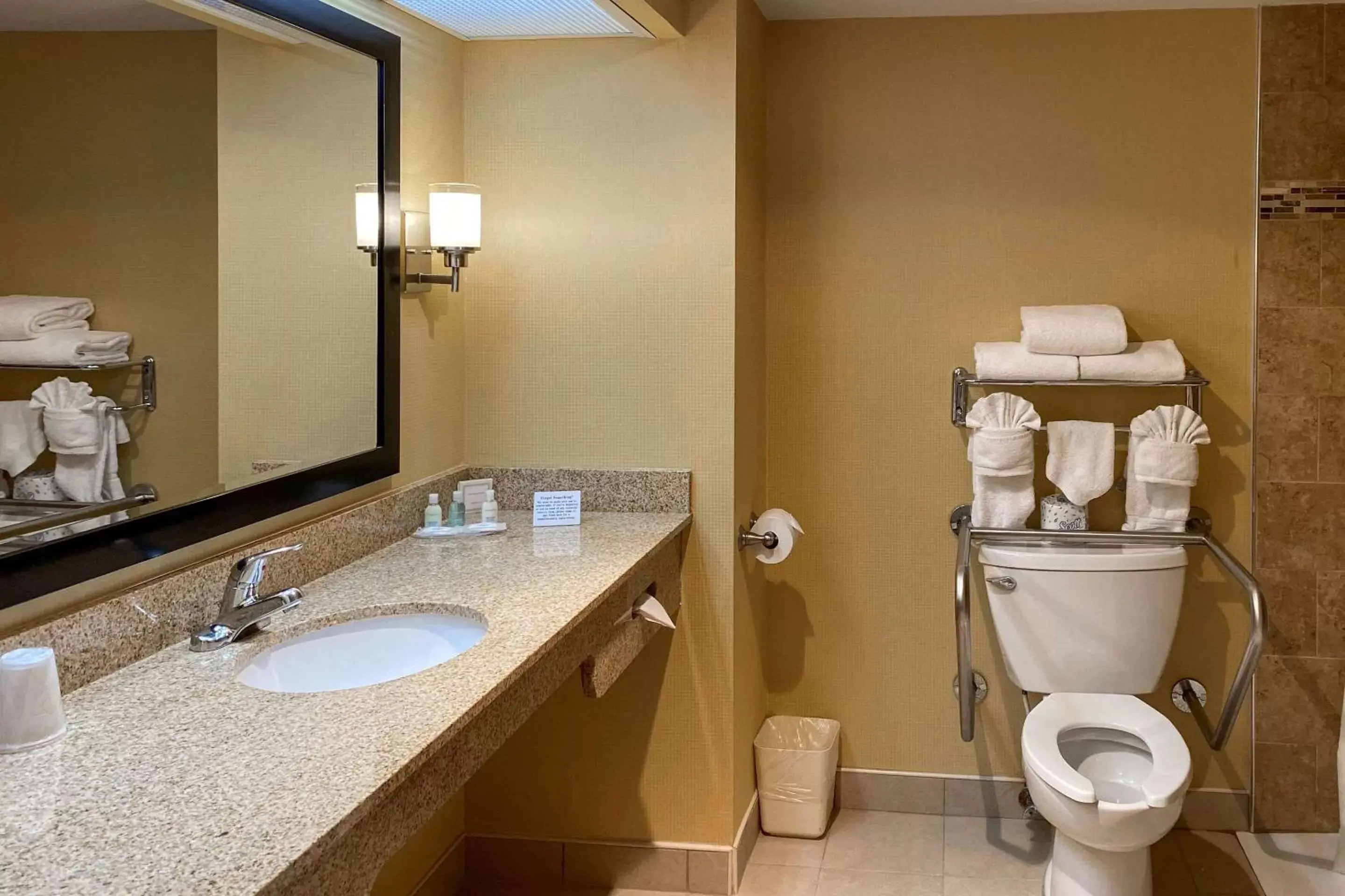 Bathroom in Clarion Hotel & Conference Center Toms River