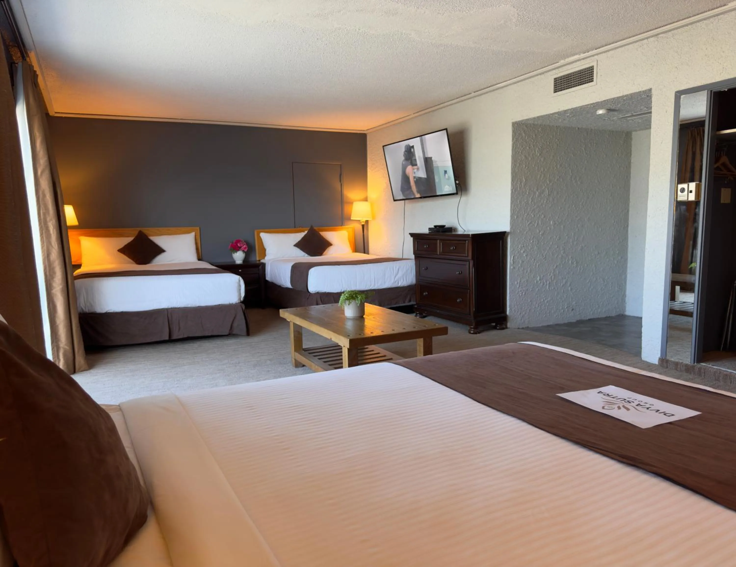 Bed in Divya Sutra Plaza and Conference Centre, Vernon, BC