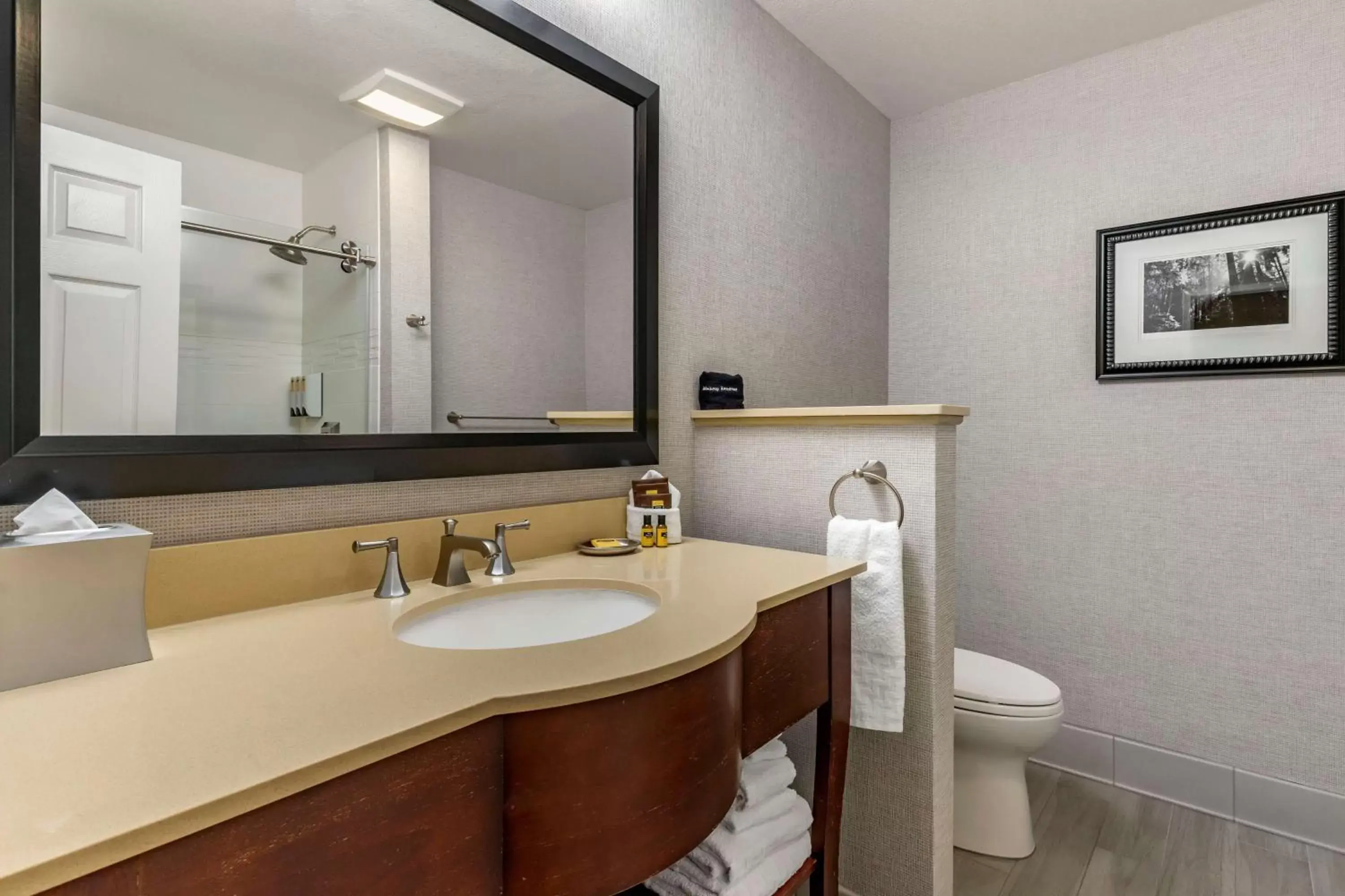 Photo of the whole room, Bathroom in Best Western Plus Stevenson Manor