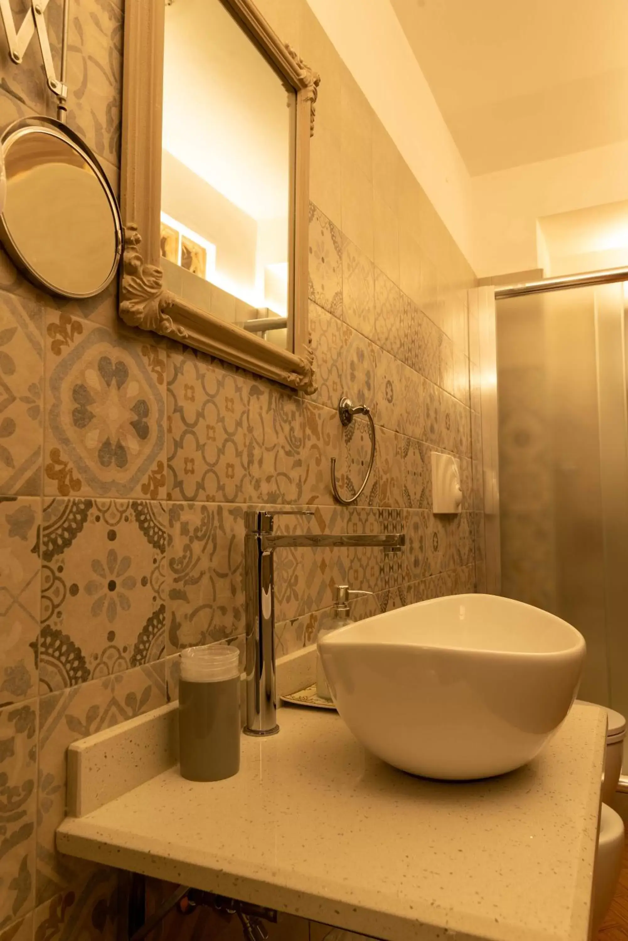 Bathroom in Cadelli Luxury Suite & Apartments