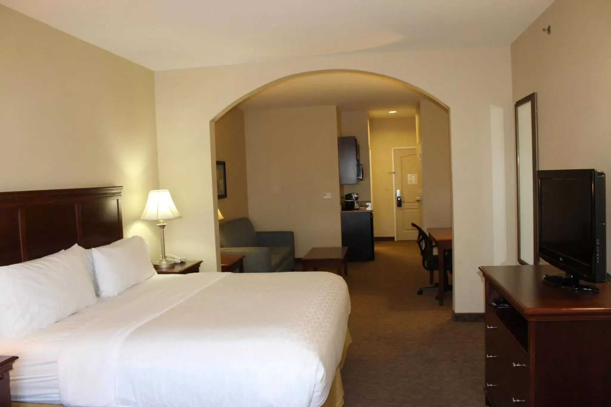 Bedroom, Bed in Holiday Inn Express Hotel & Suites Cedar Hill, an IHG Hotel