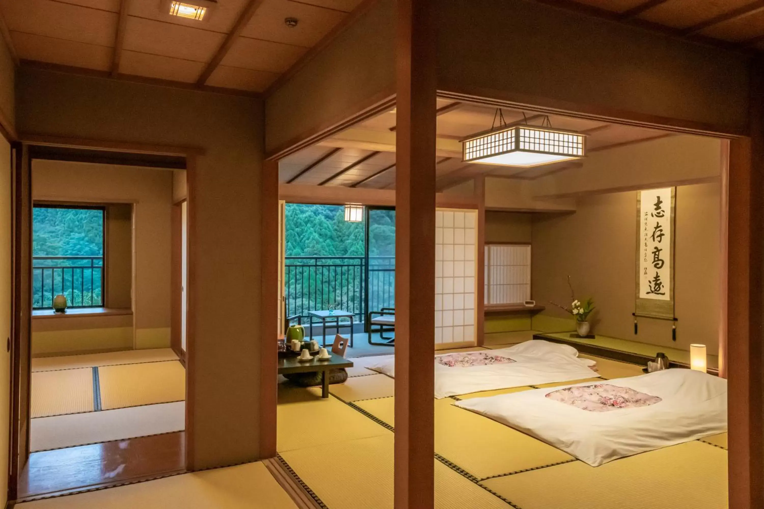 Photo of the whole room in Yamanaka Onsen Hanatsubaki                                                 