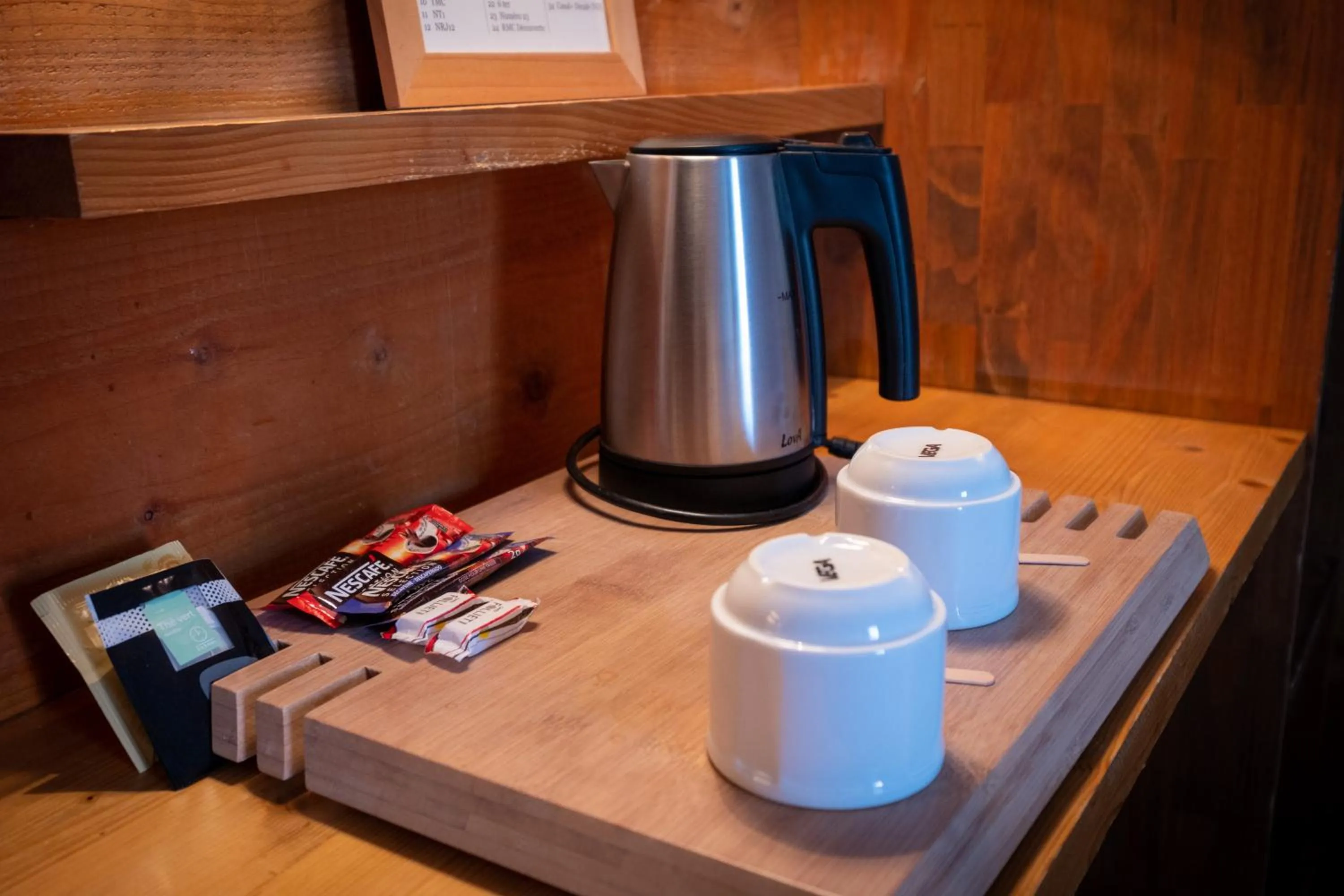 Coffee/tea facilities in Cit'Hotel Le Montreal