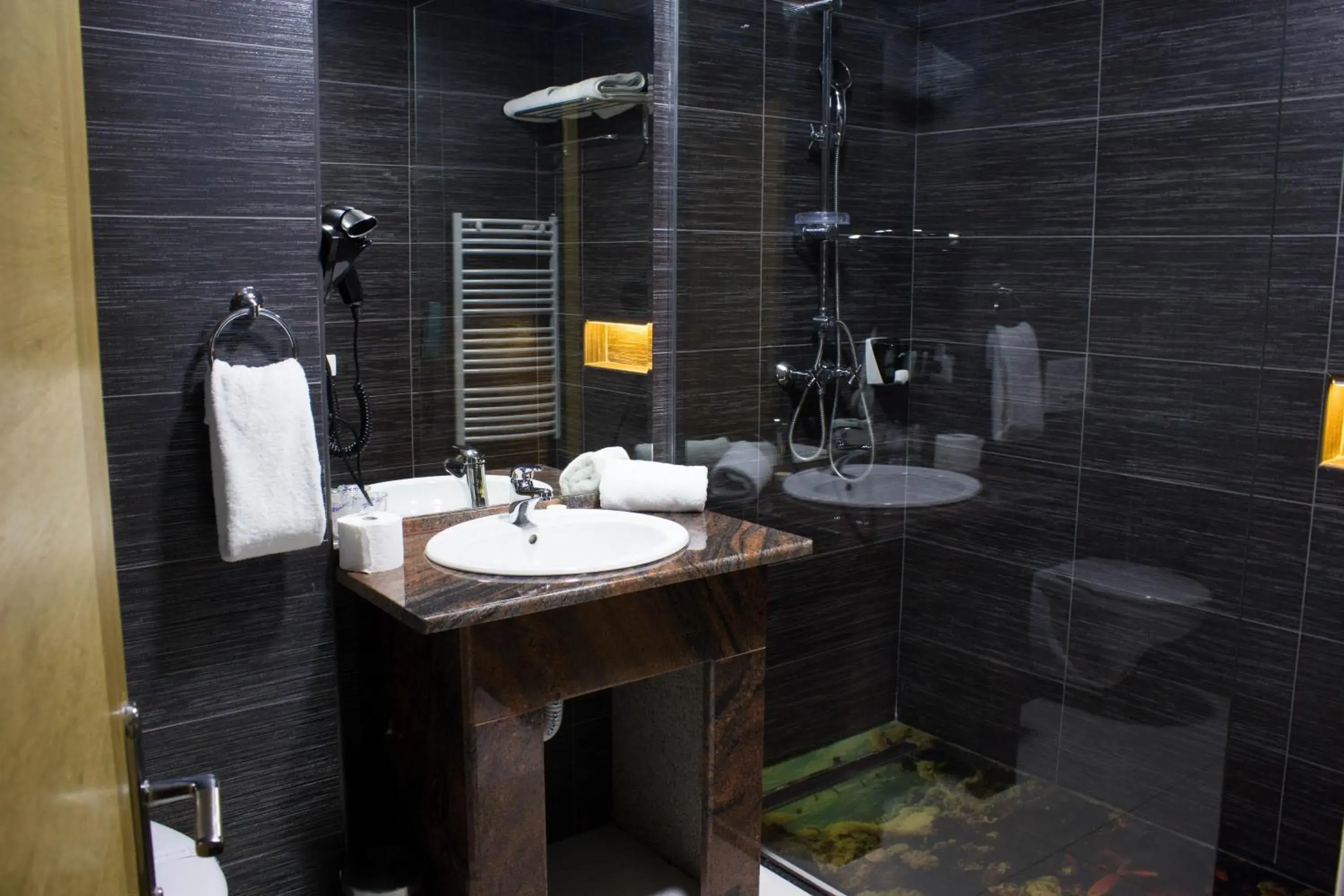 Bathroom in Garni Hotel Hollywoodland Wellness & Aquapark