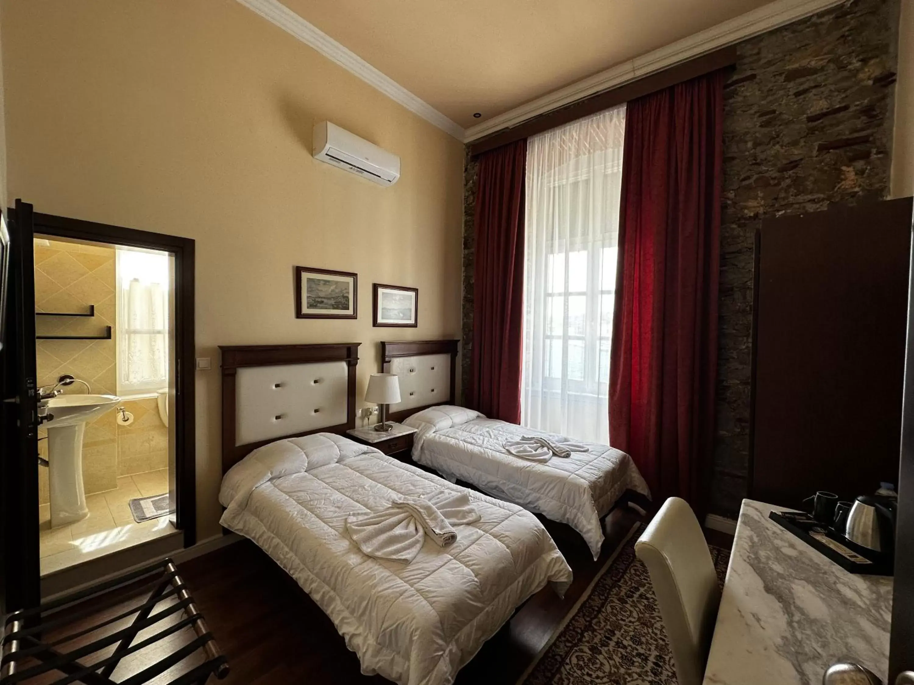 Bed in Hotel Aktaion Syros