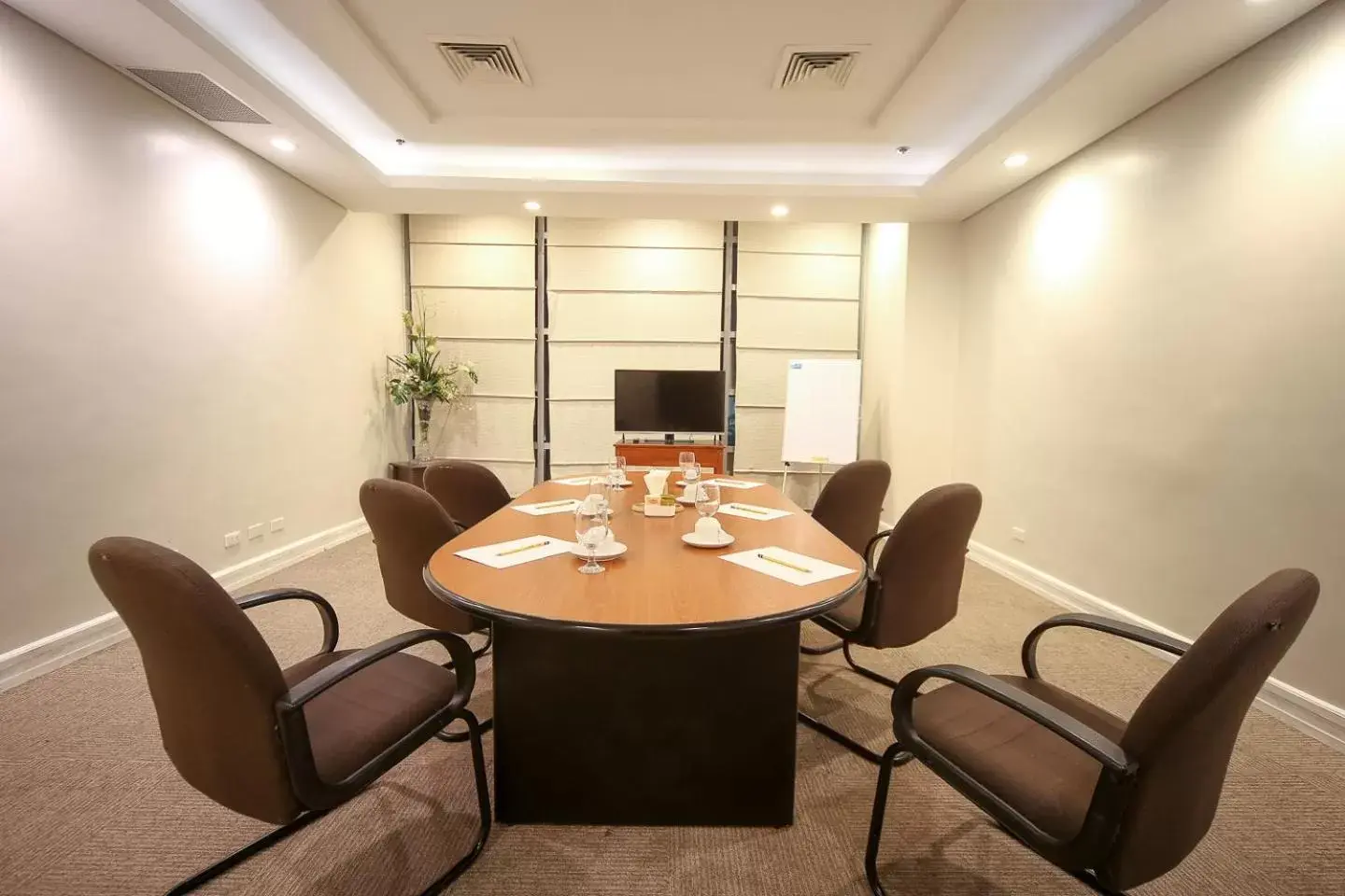 Meeting/conference room in Infinity Tower Suites