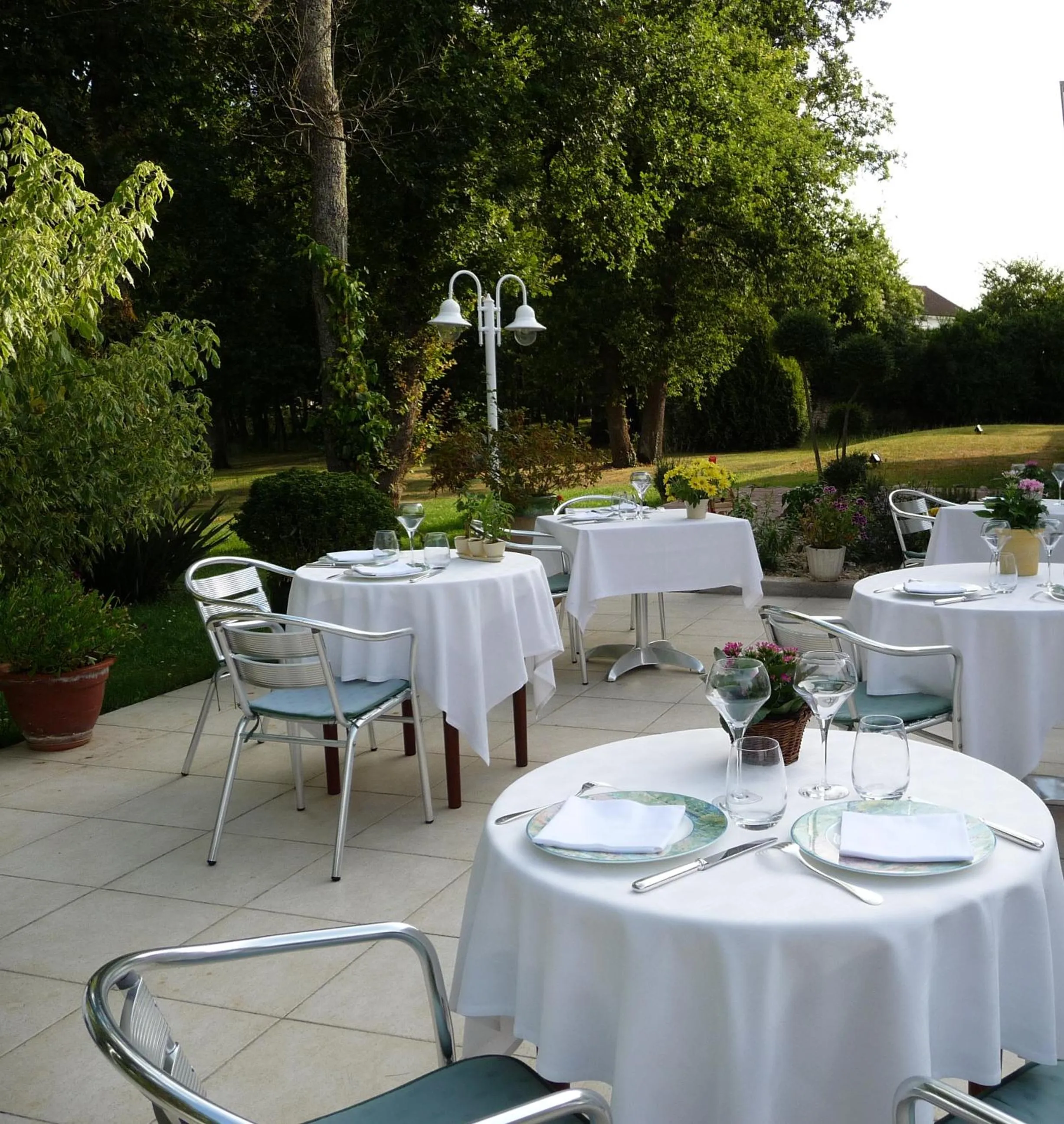 Patio in Domaine de l'Echassier, The Originals Relais