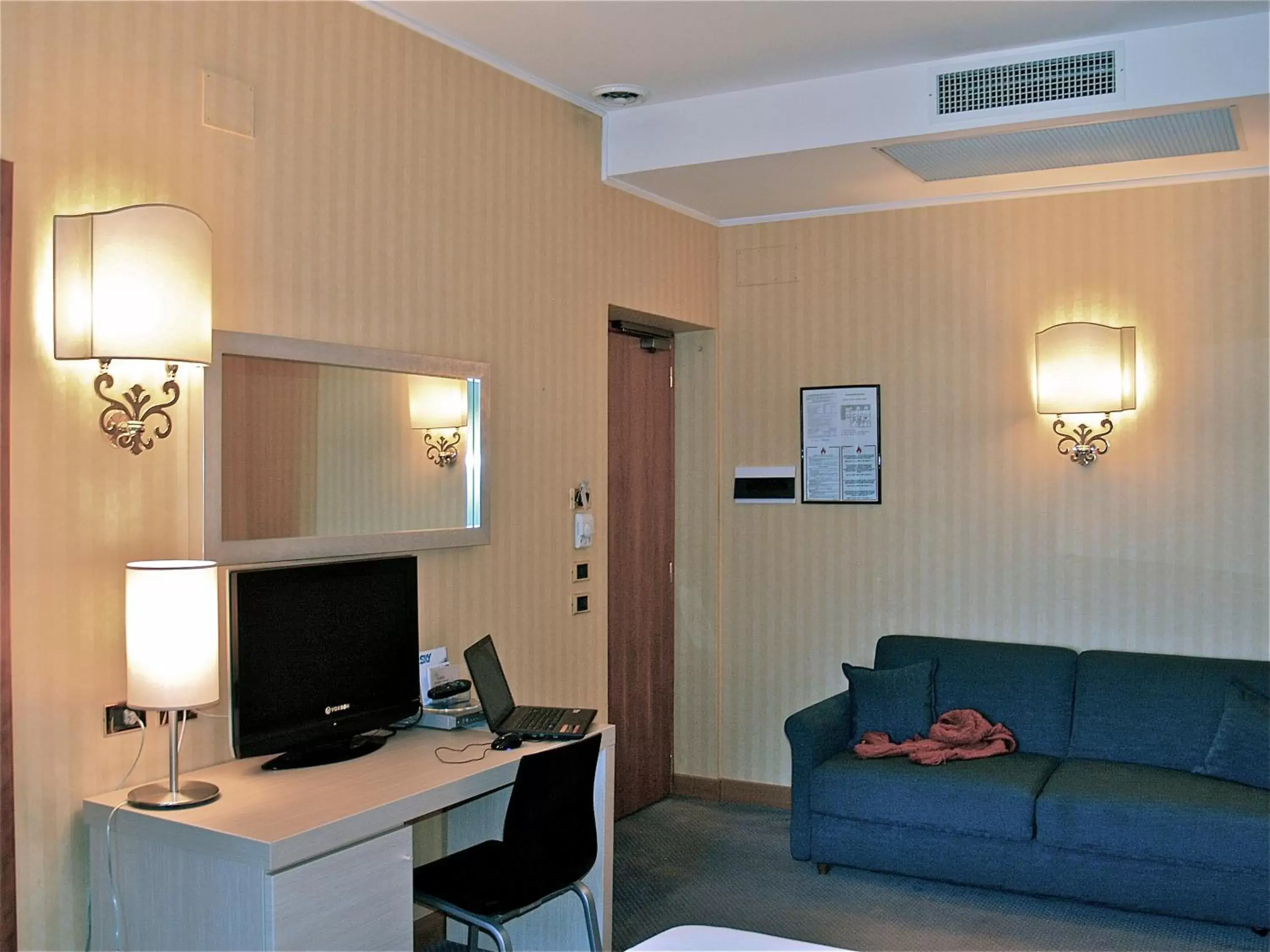 TV/Entertainment Center in Domus Park Hotel