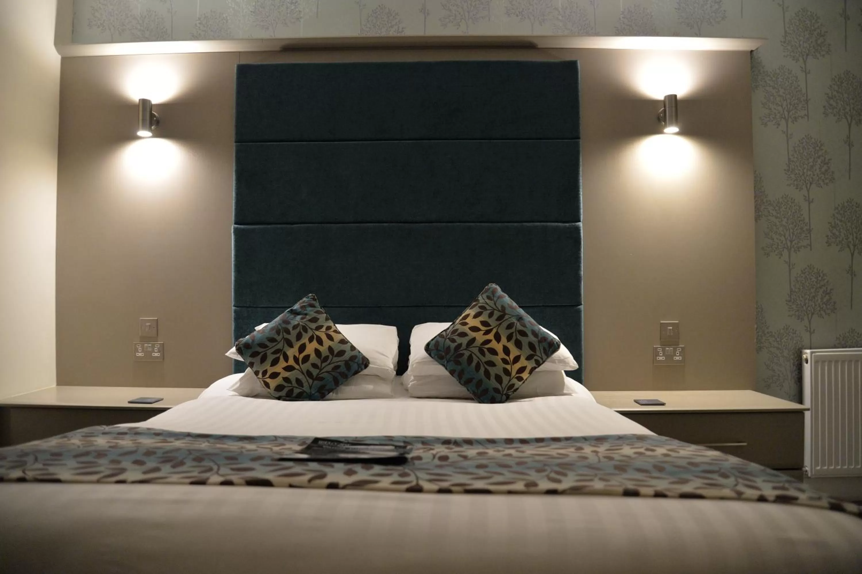 Bed in Lauriston & Lawton Court Hotel