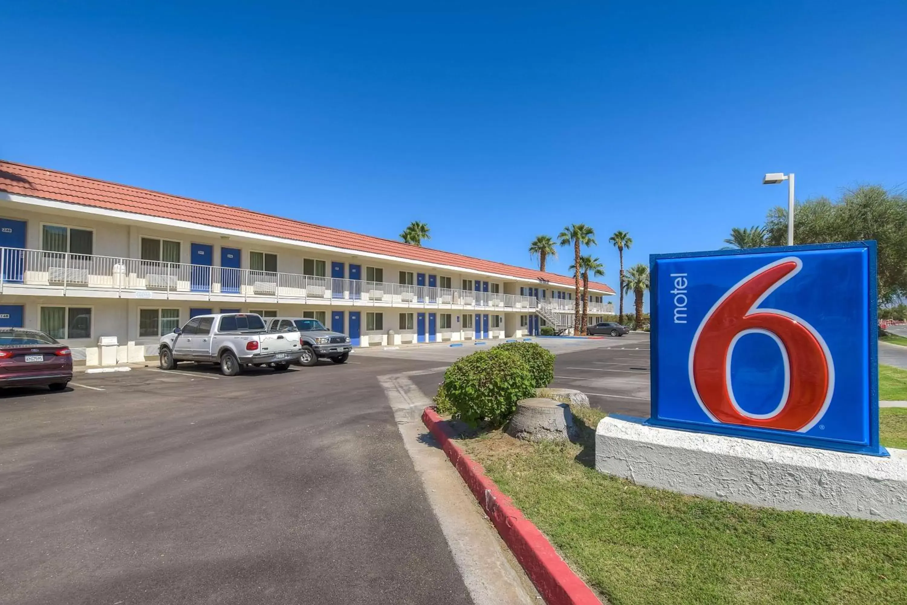 Property Building in Motel 6-Rancho Mirage, CA - Palm Springs