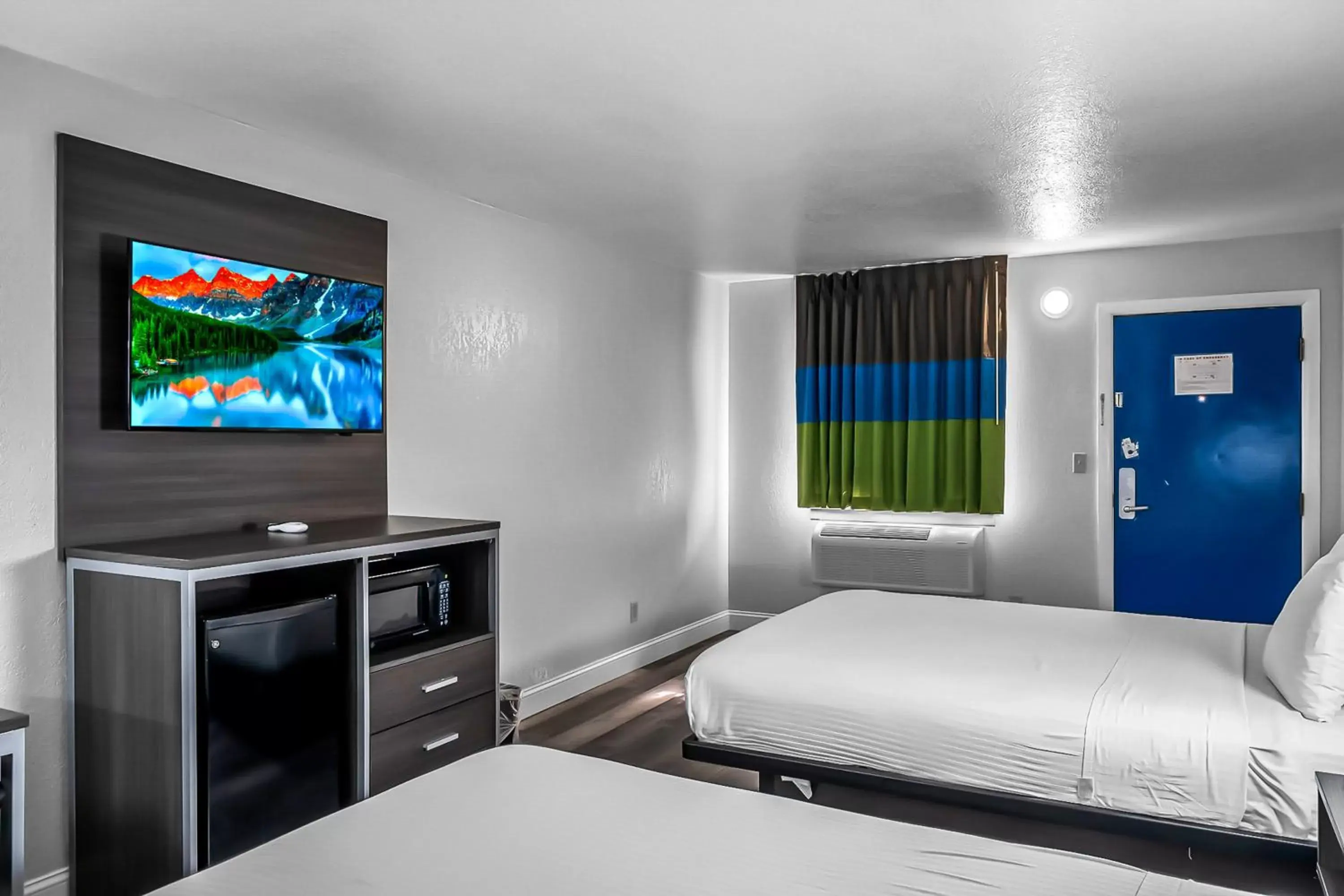 TV and multimedia in SureStay Hotel by Best Western Oklahoma City West