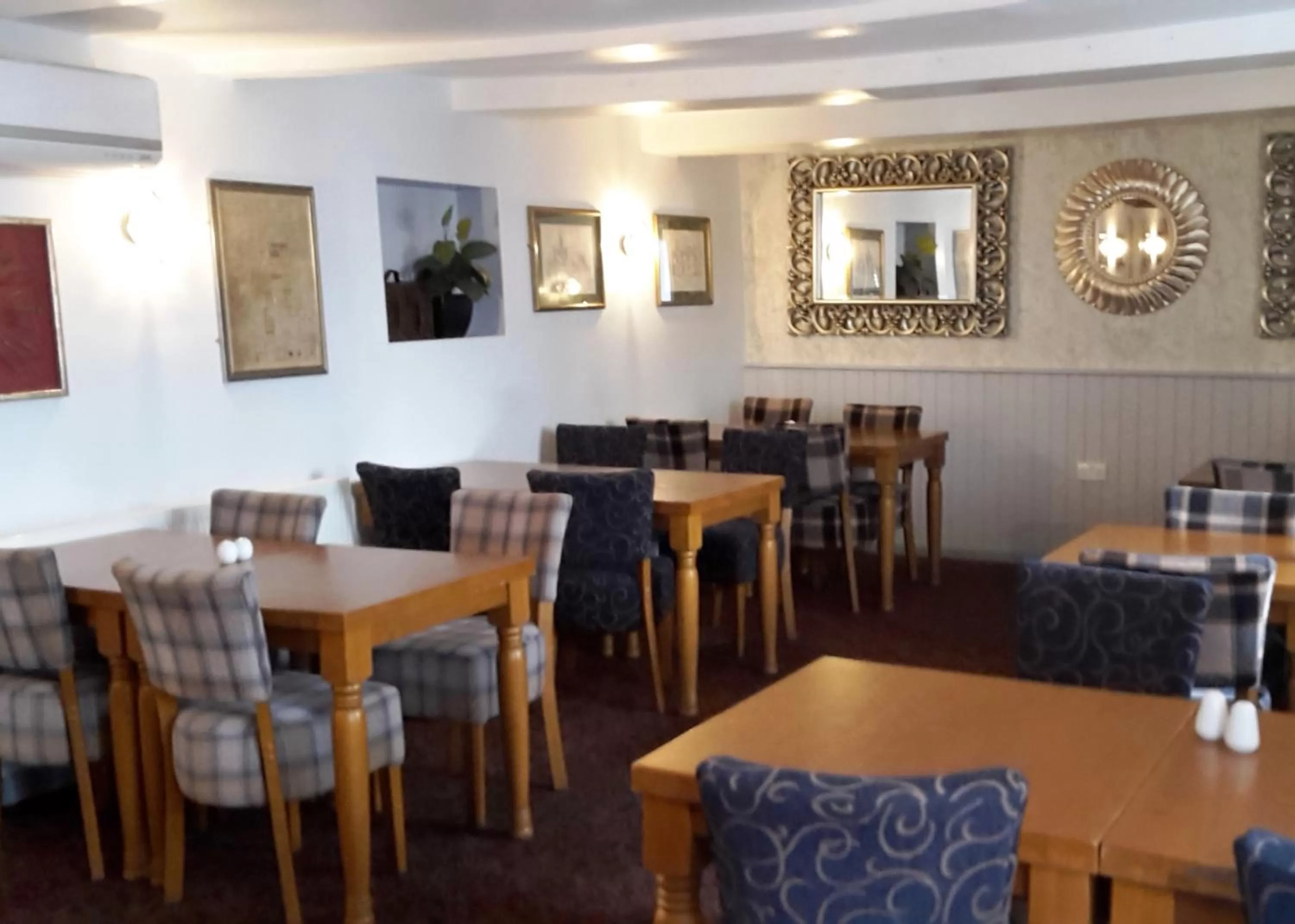 Restaurant/places to eat in Old George Hotel