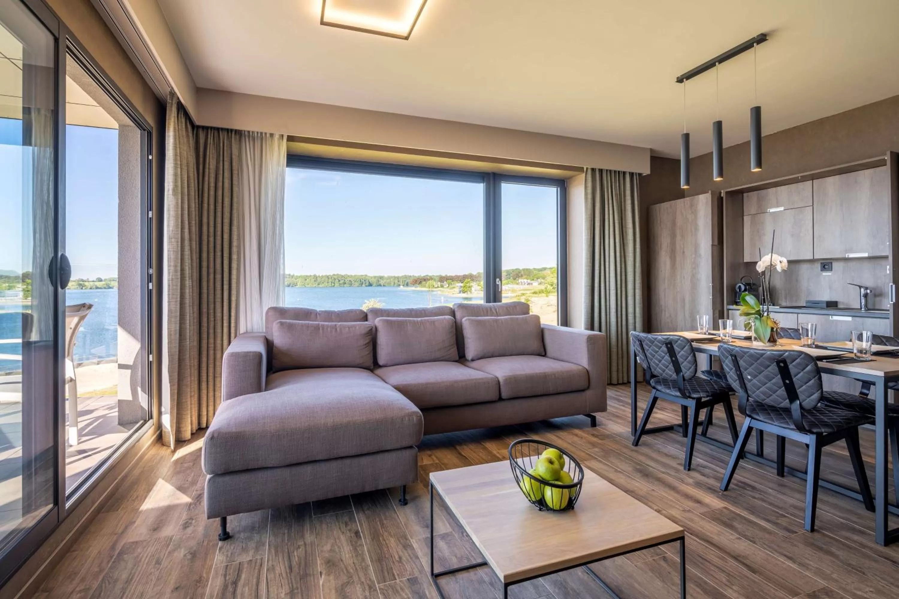 Photo of the whole room in Golden Lakes Hotel