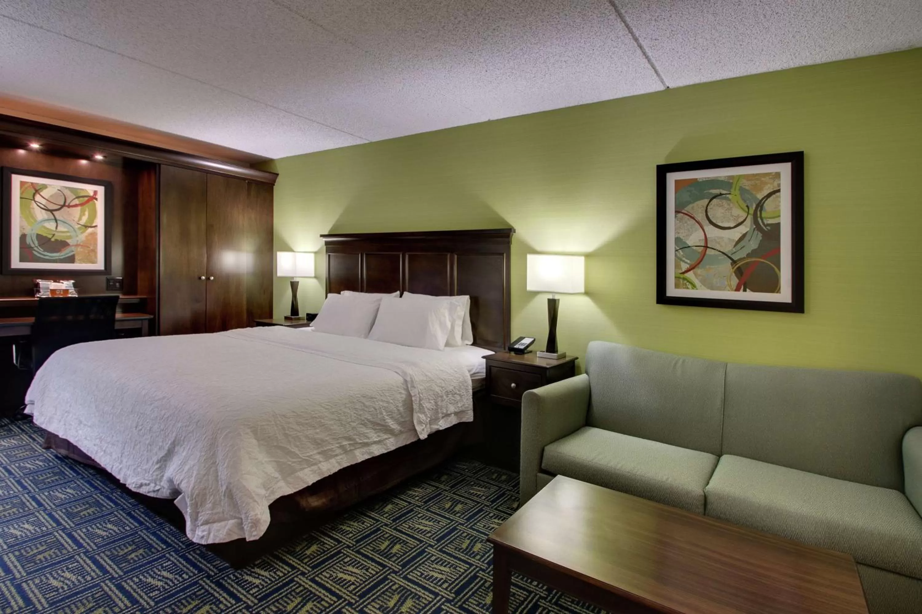 Living room, Bed in Hampton Inn DuBois