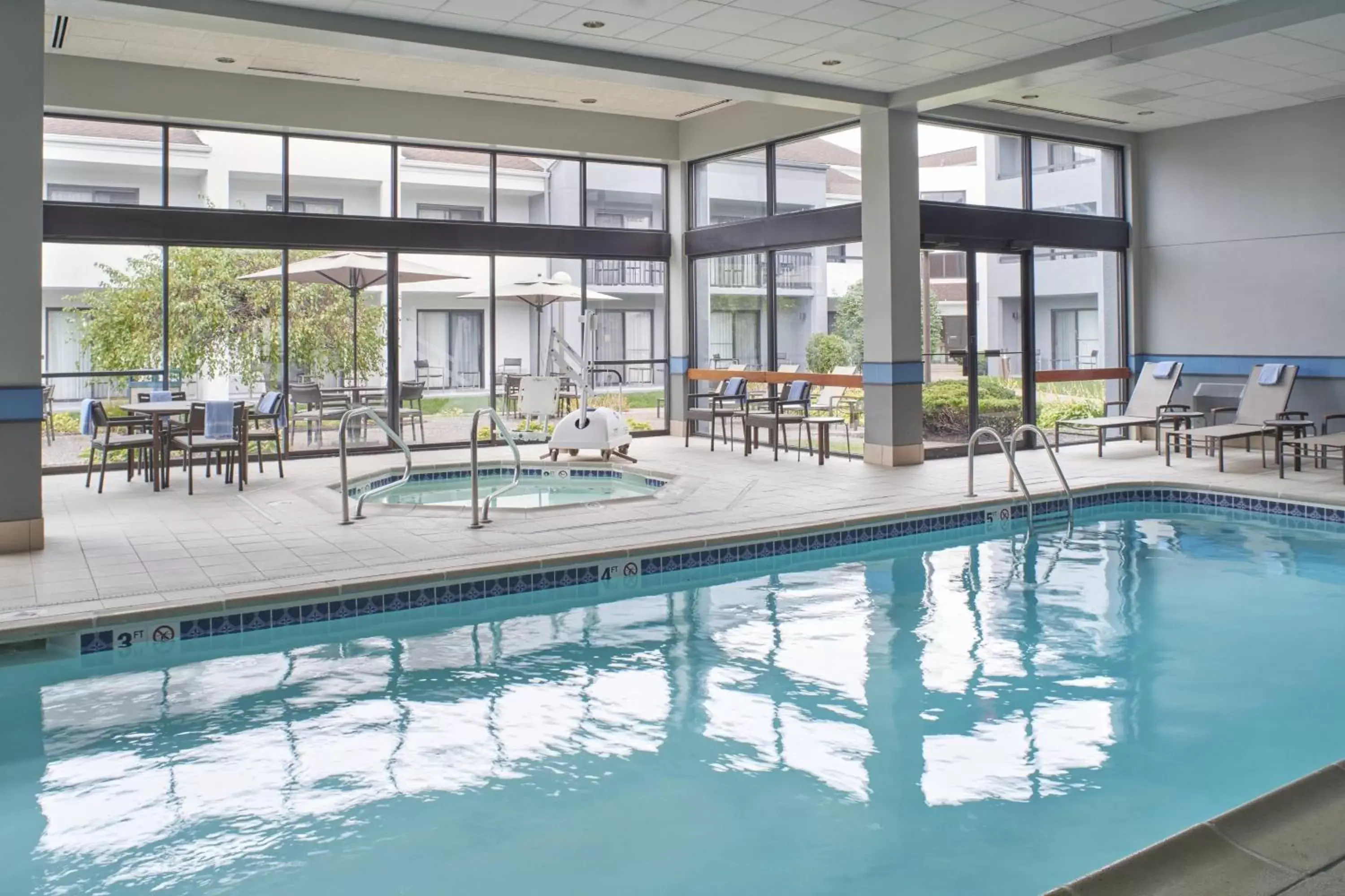 Swimming Pool in Courtyard by Marriott Detroit Troy