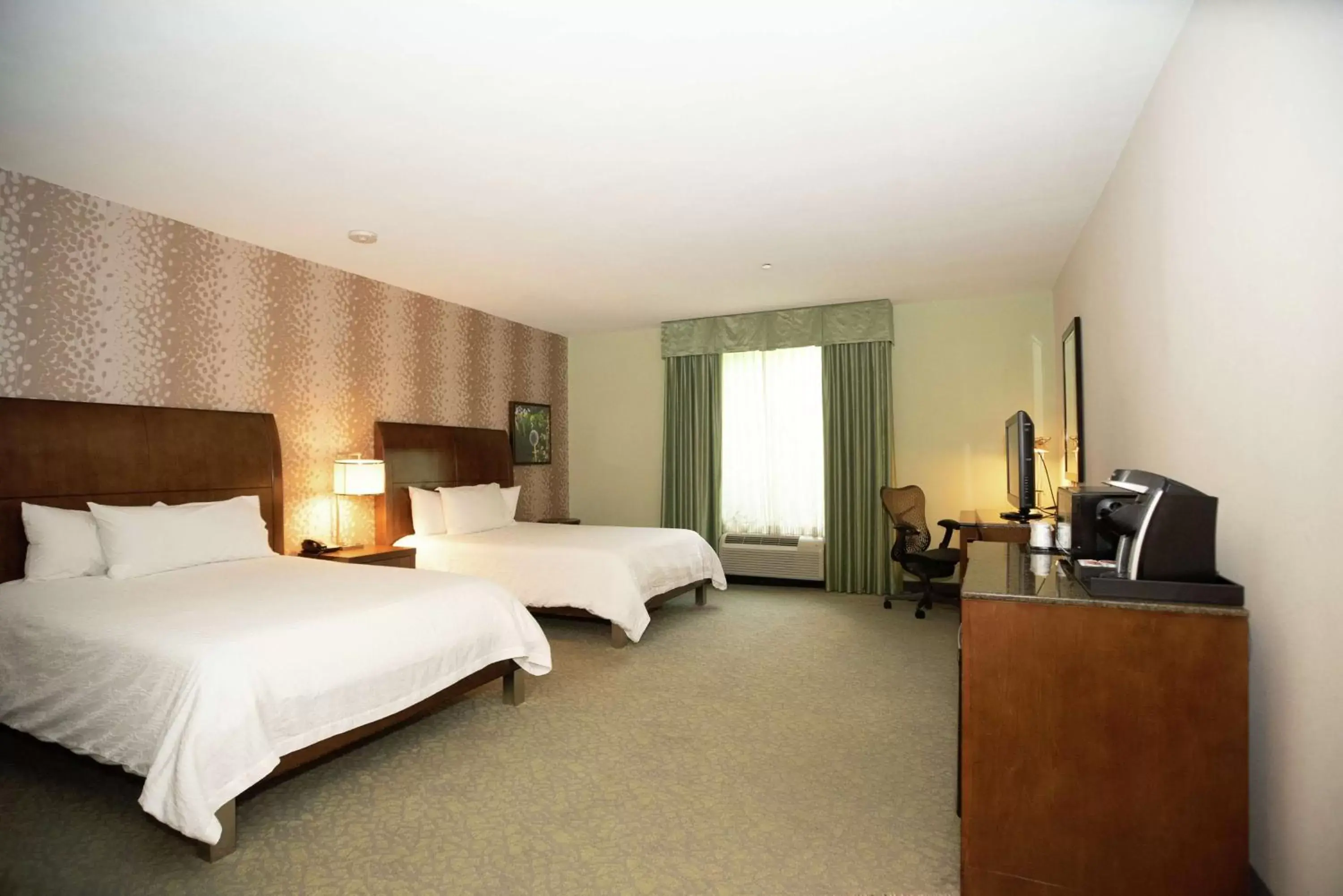 Bedroom in Hilton Garden Inn Covington/Mandeville