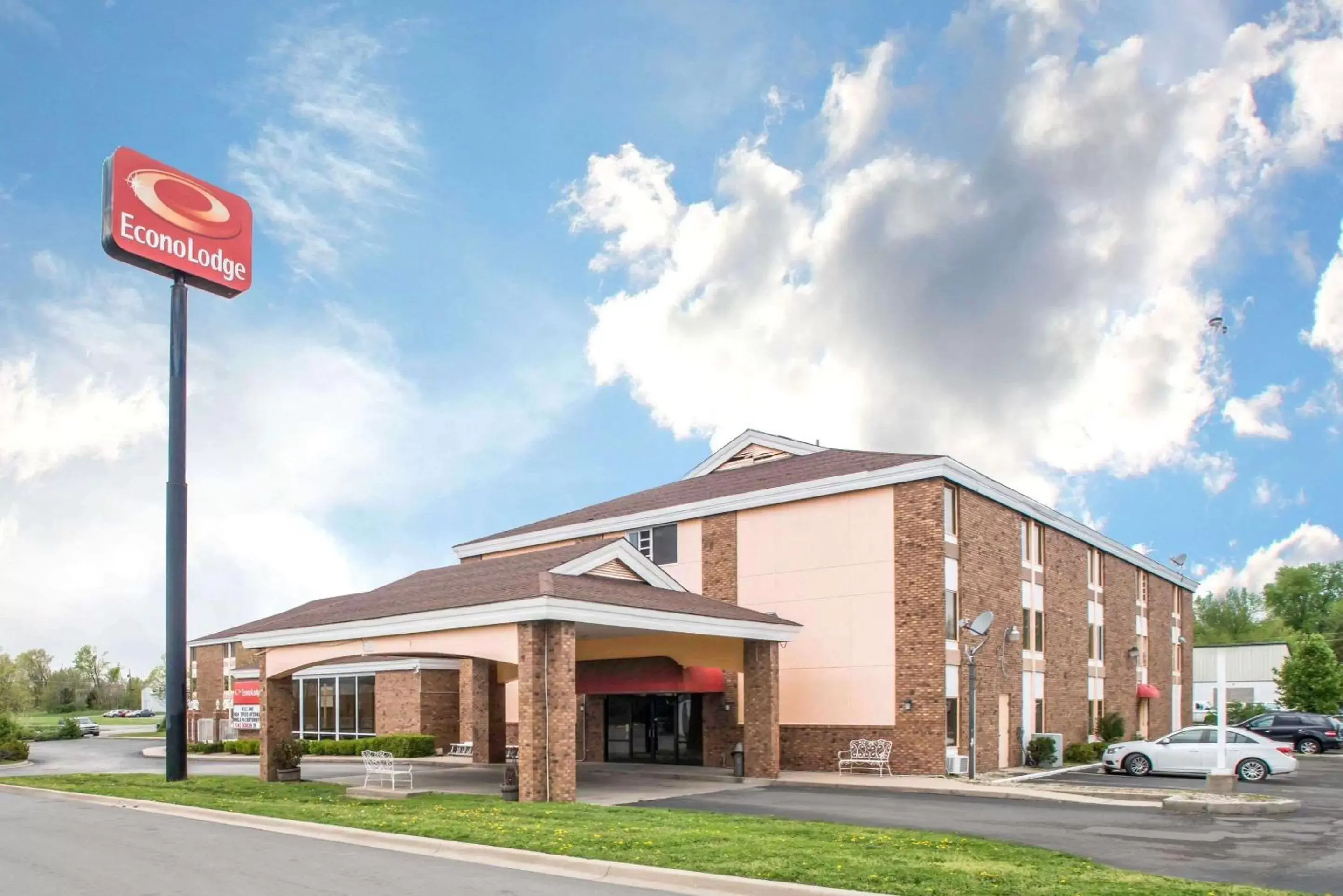 Property Building in Econo Lodge Marion