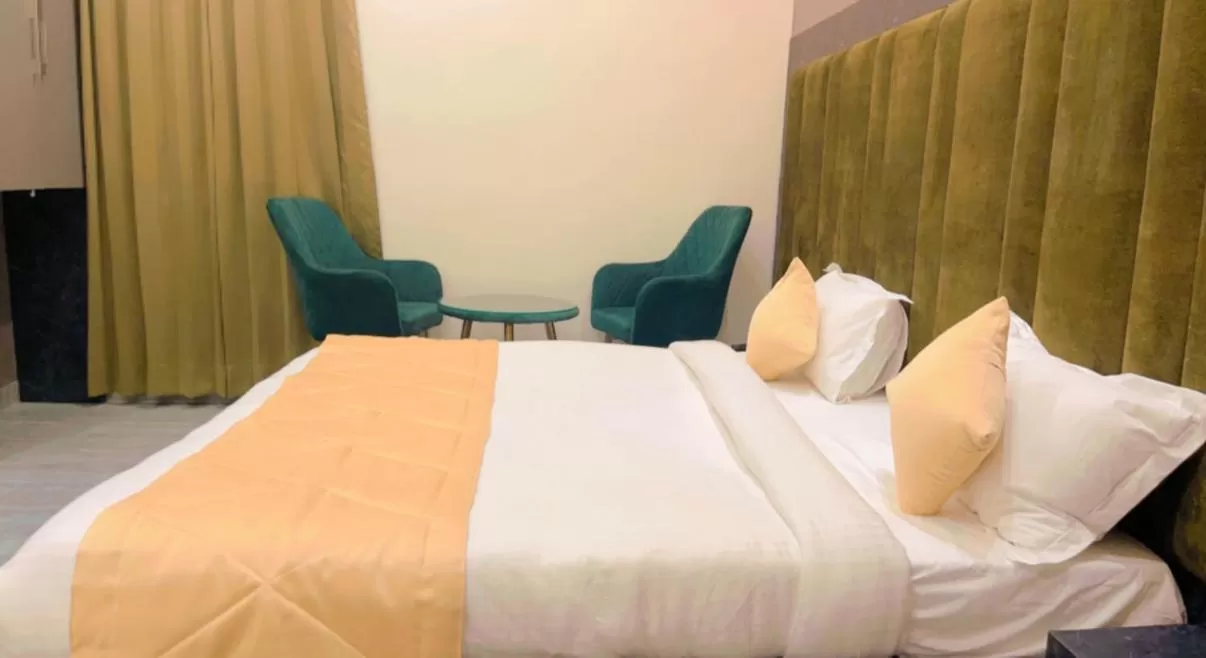 Photo of the whole room, Bed in City View With Garden -5 Mins Walk From GOLDEN TEMPLE