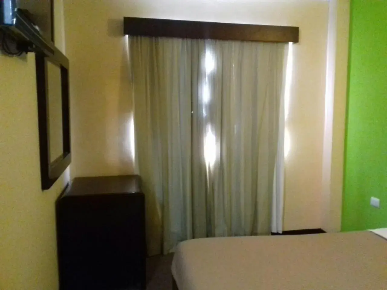 Bed, TV/Entertainment Center in CHN Hotel Monterrey Santa Fe